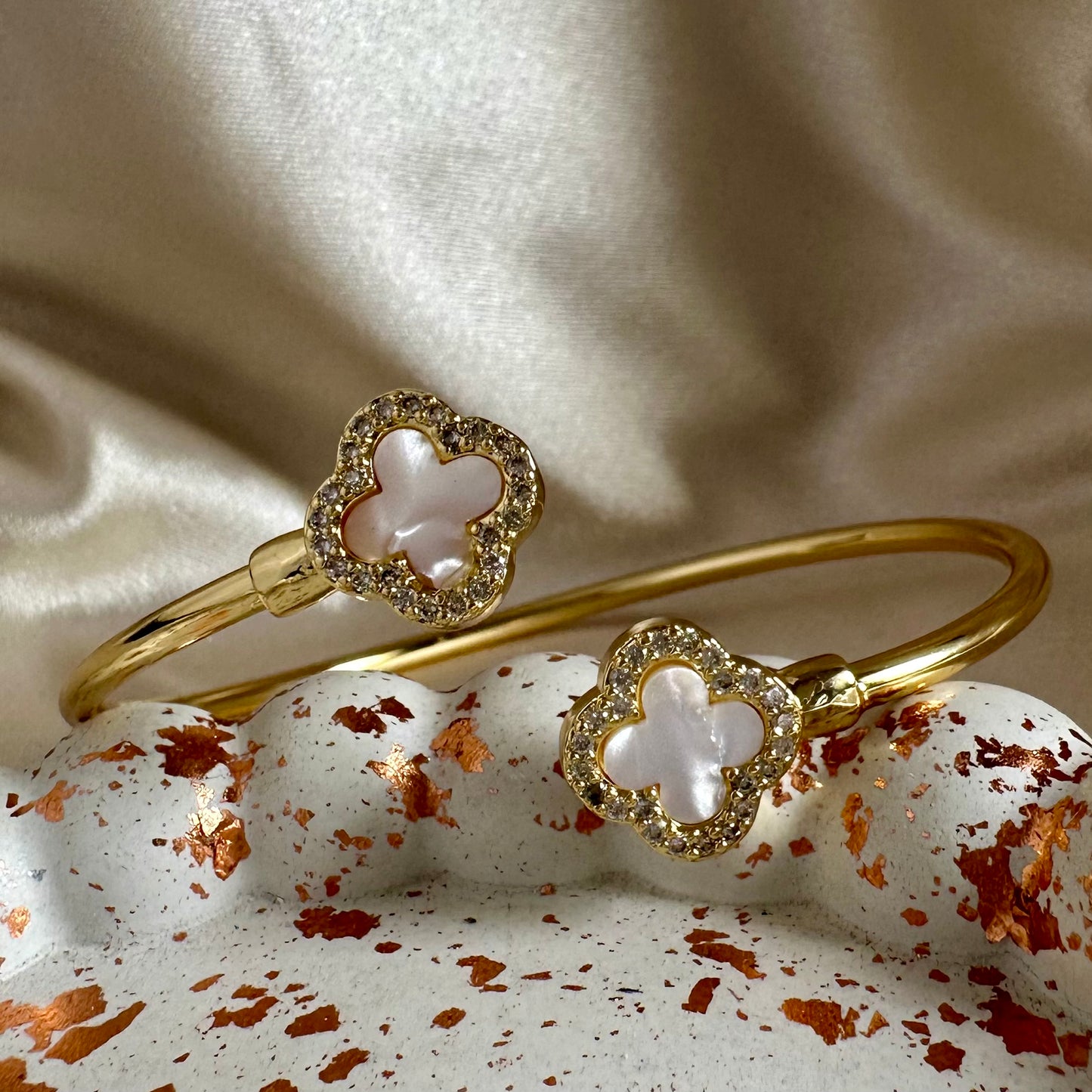 Pulso trébol blanco circones