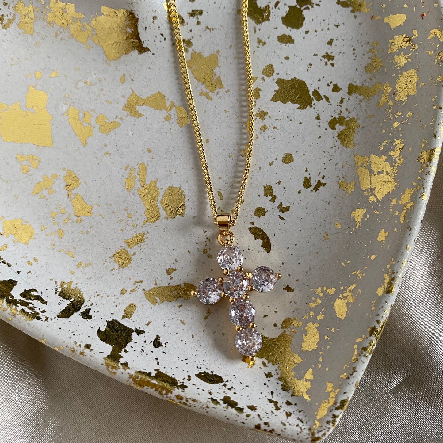 Cadena cruz circones redondos