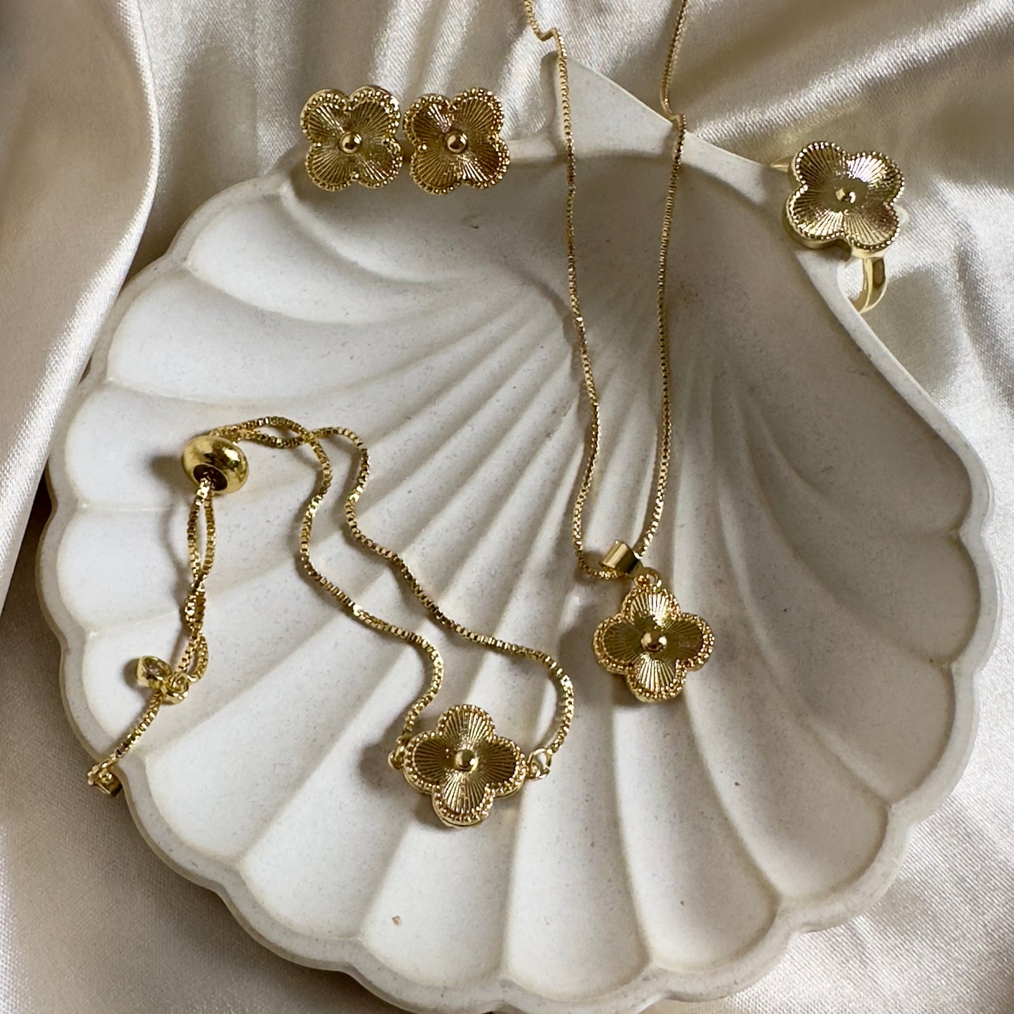 Set trébol dorado 4 piezas
