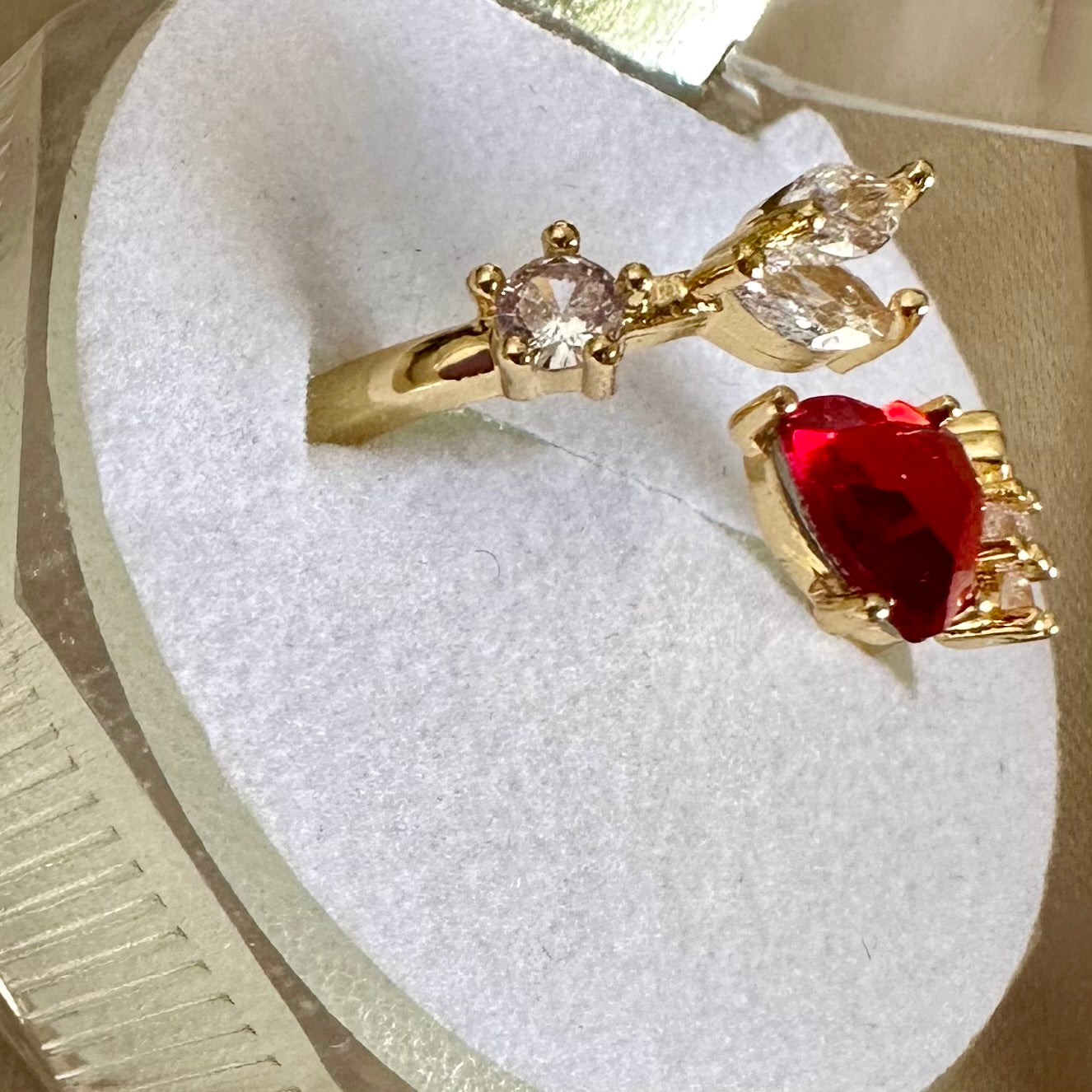 Anillo corazón cruzado