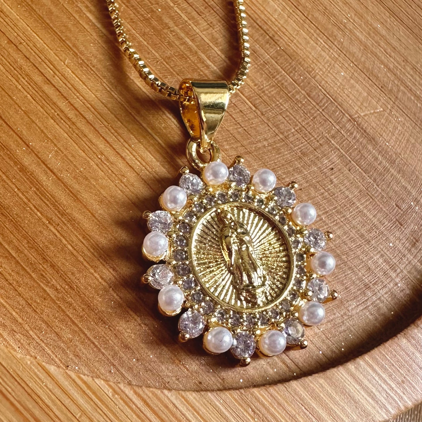 Cadena Guadalupe circones y perlas