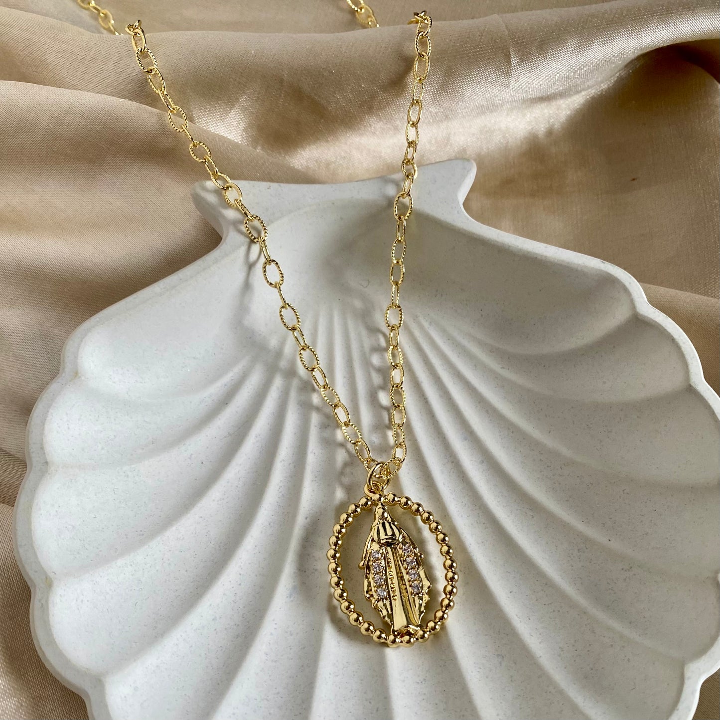 Cadena medalla virgen María