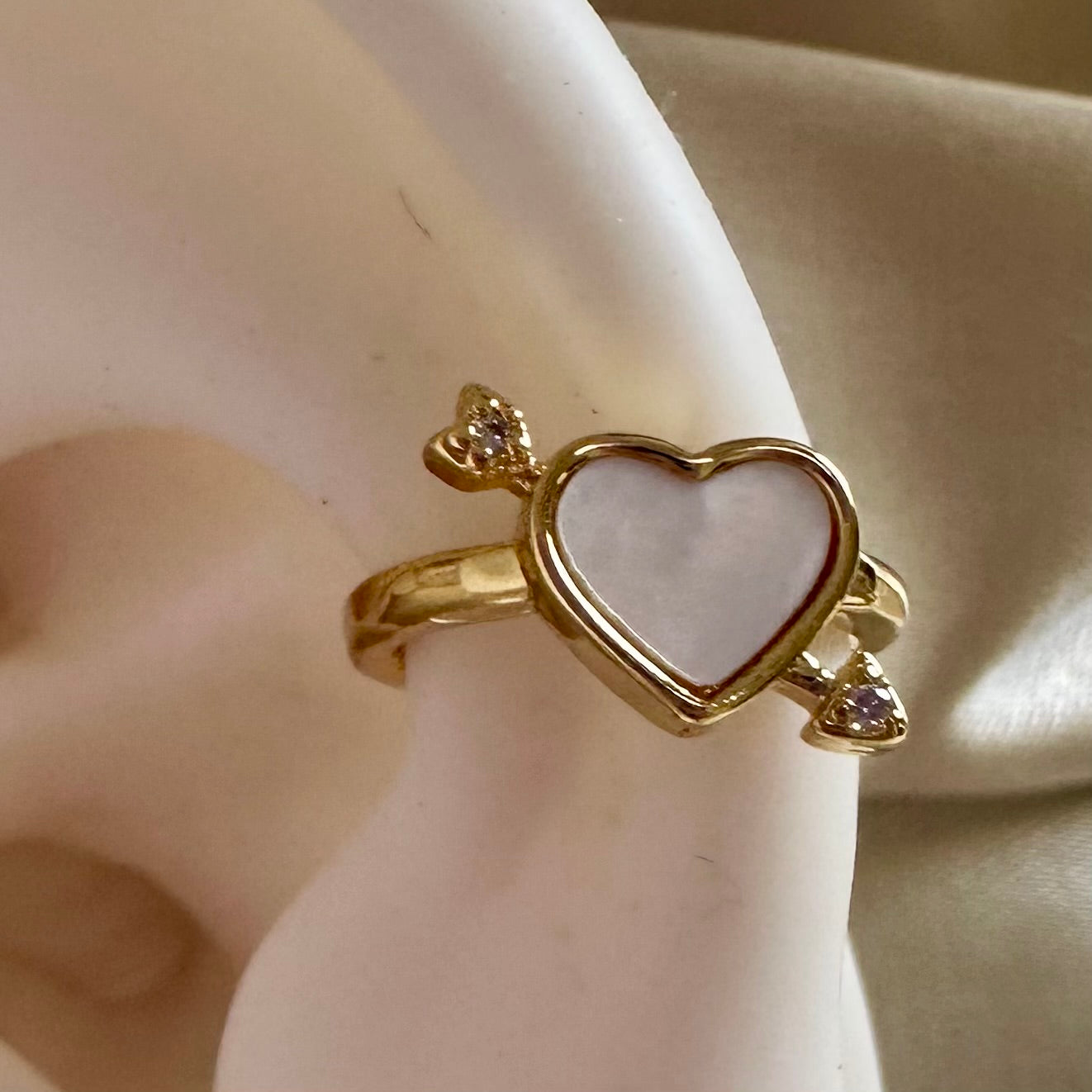 Earcuff corazón flechado