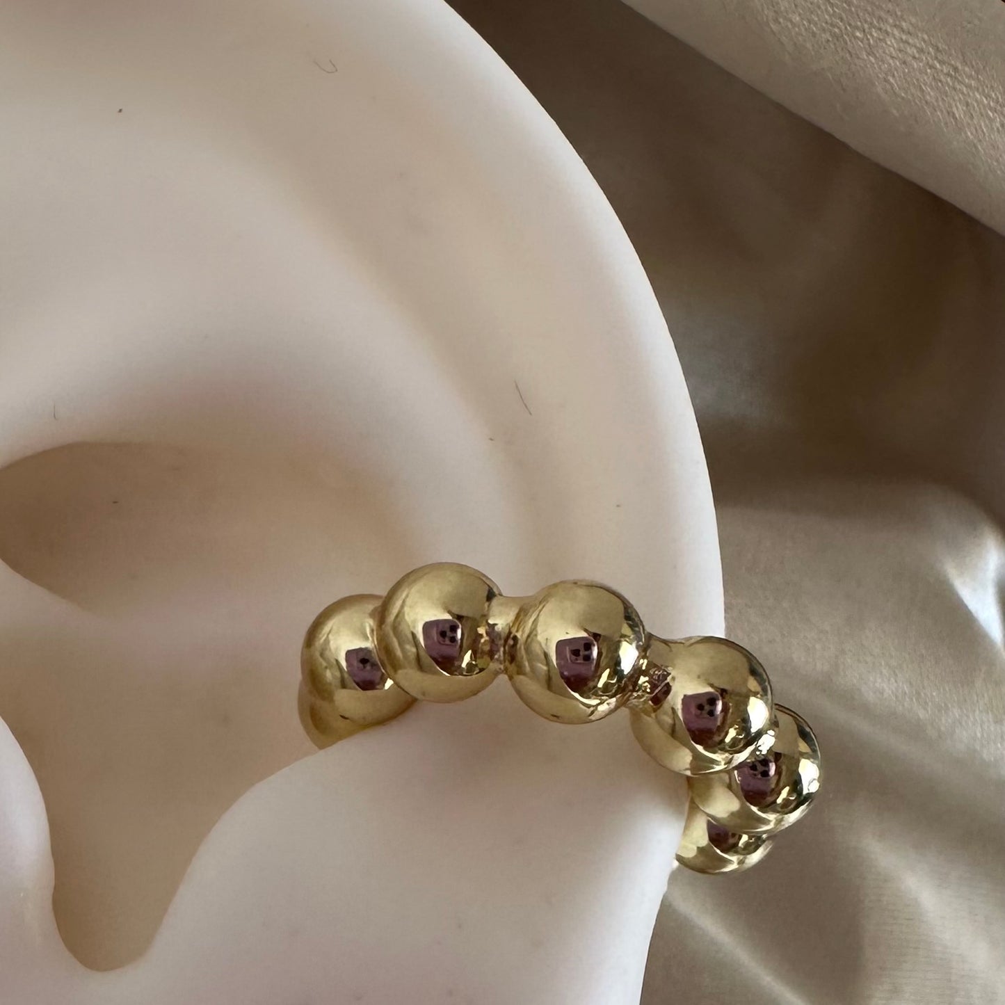 Earcuff bolitas