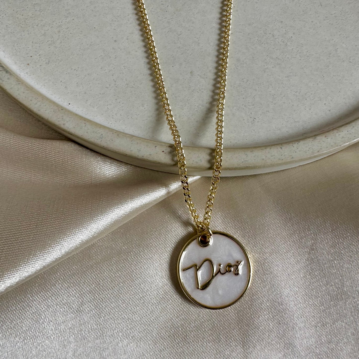 Cadena Dios fondo nacarado