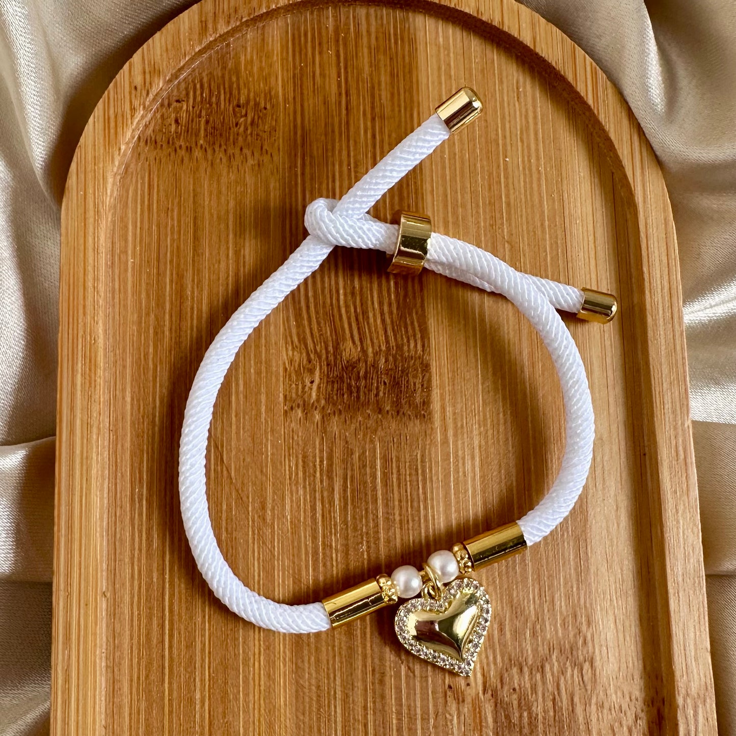 Manilla blanca corazón