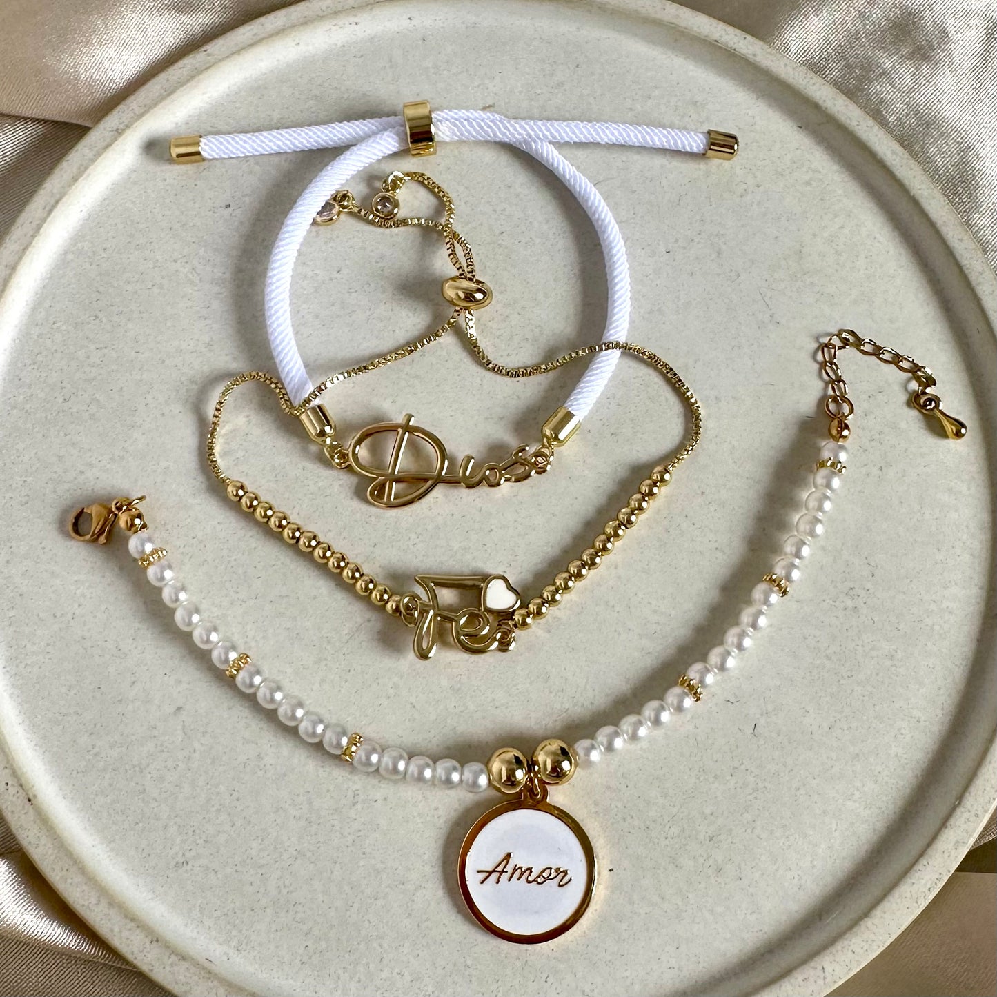 Set pulseras blanco triple