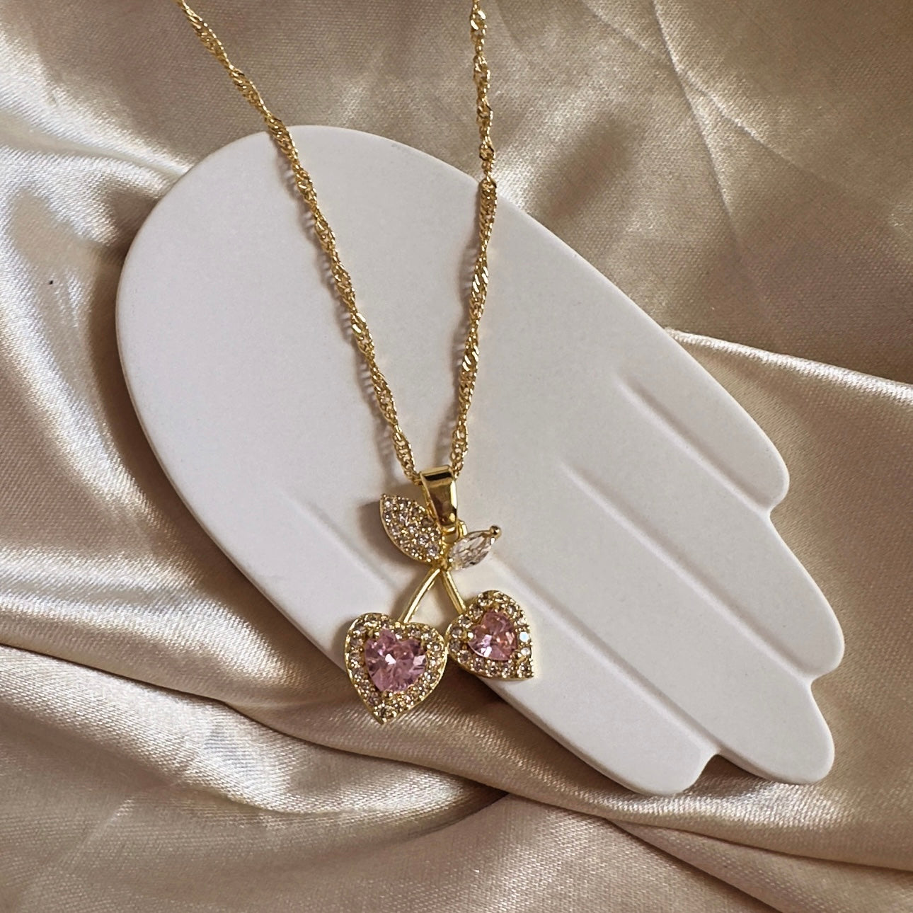 Cadena cereza rosa corazón