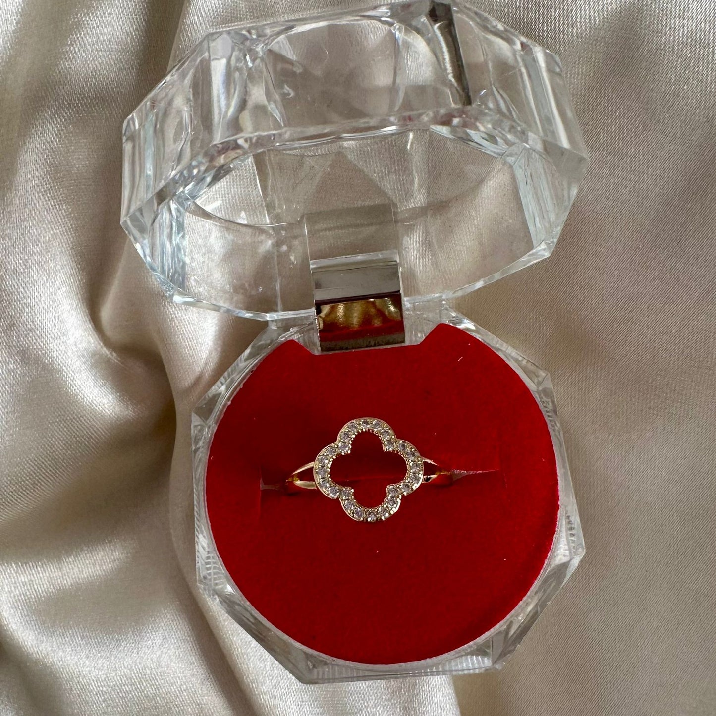 Anillo clover circones