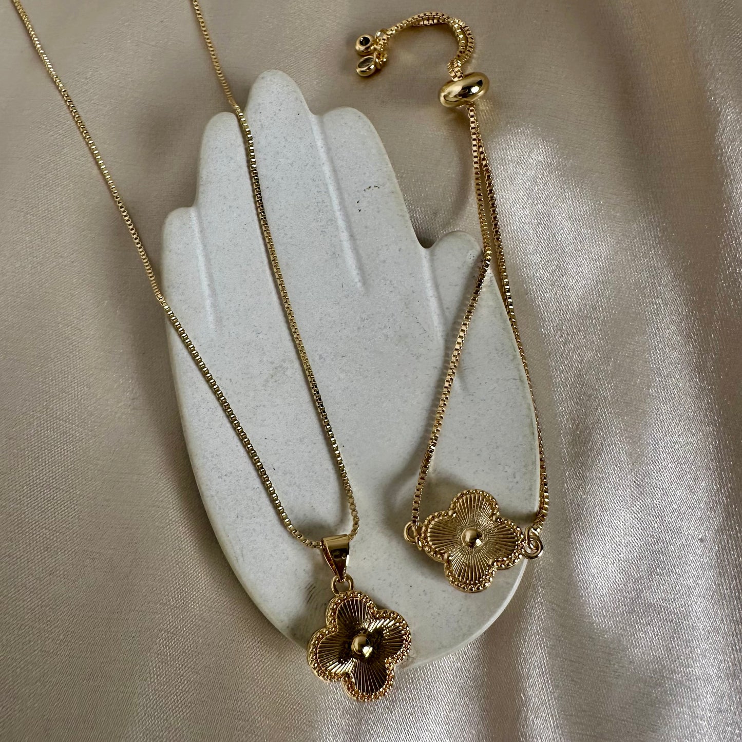 Set trébol dorado pulsera