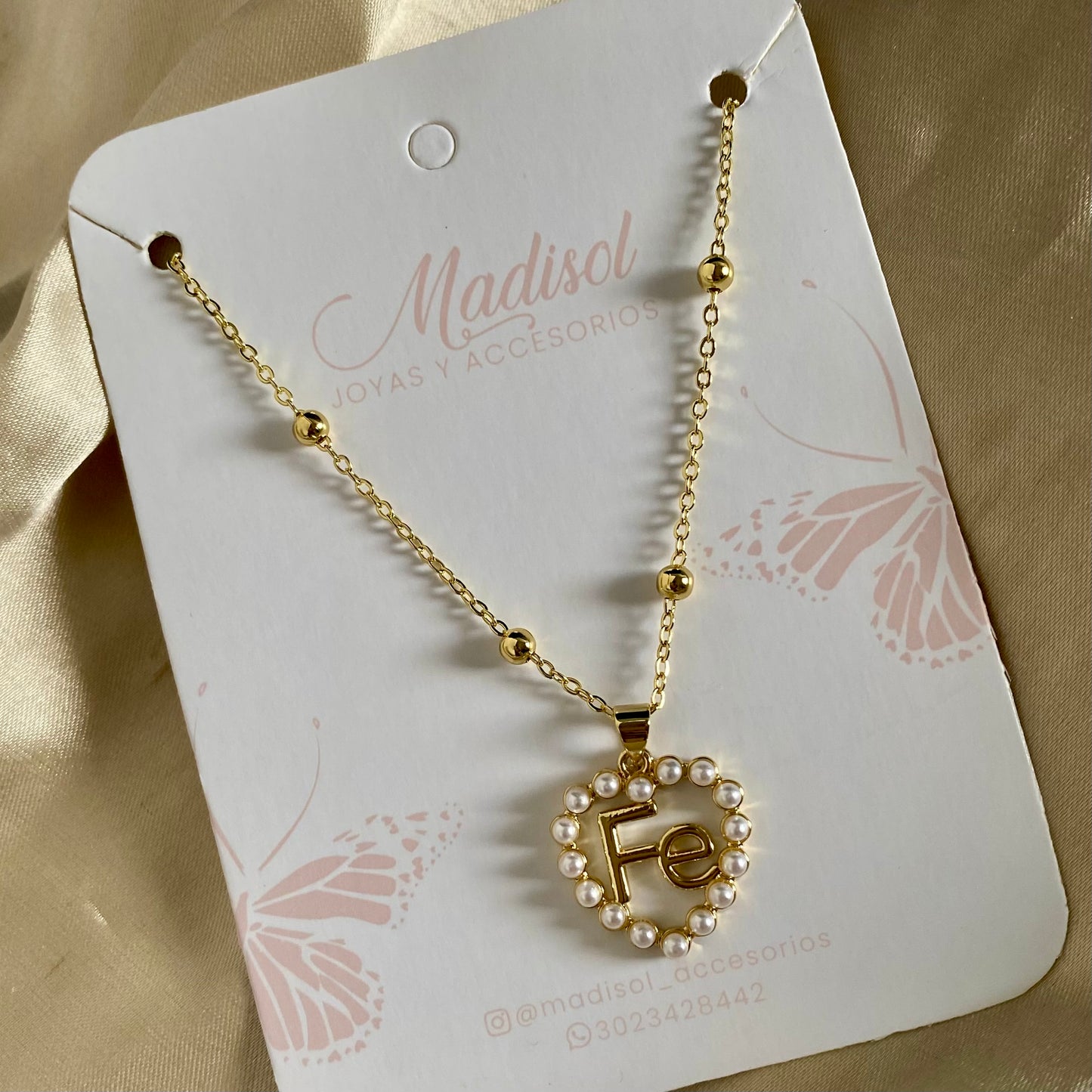Cadena fe corazón perlas