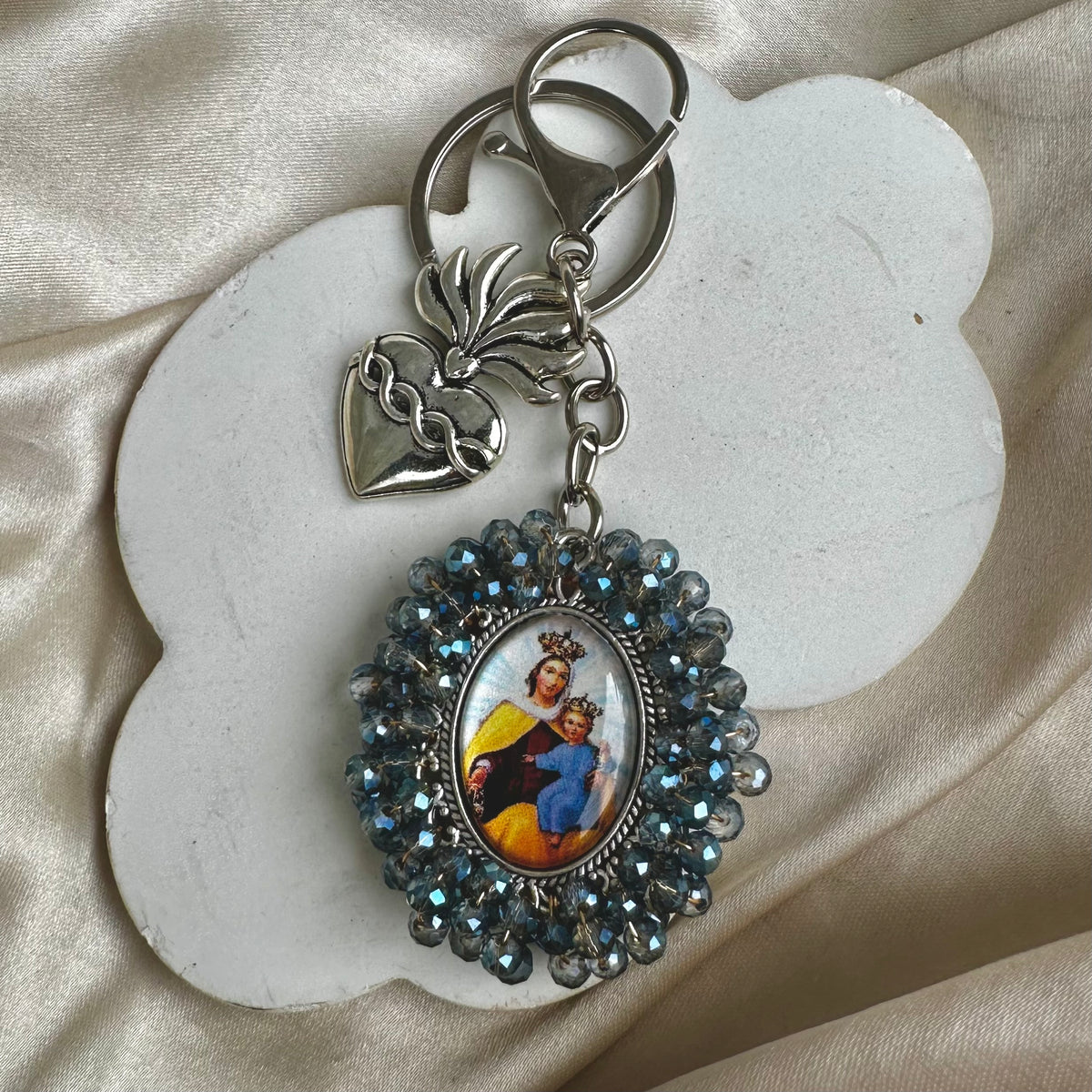 Llavero virgen del carmen recamado