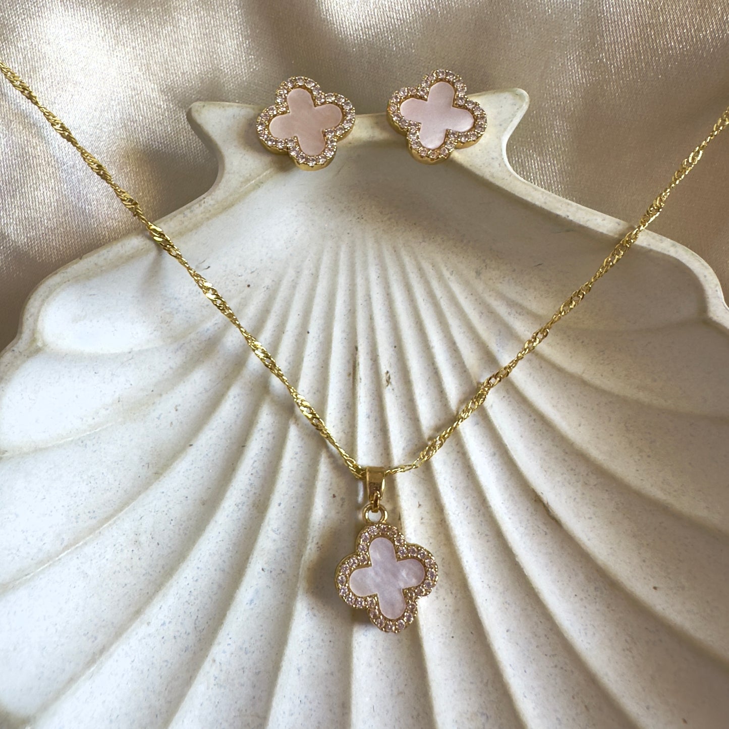 Set trébol circones blanco y negro