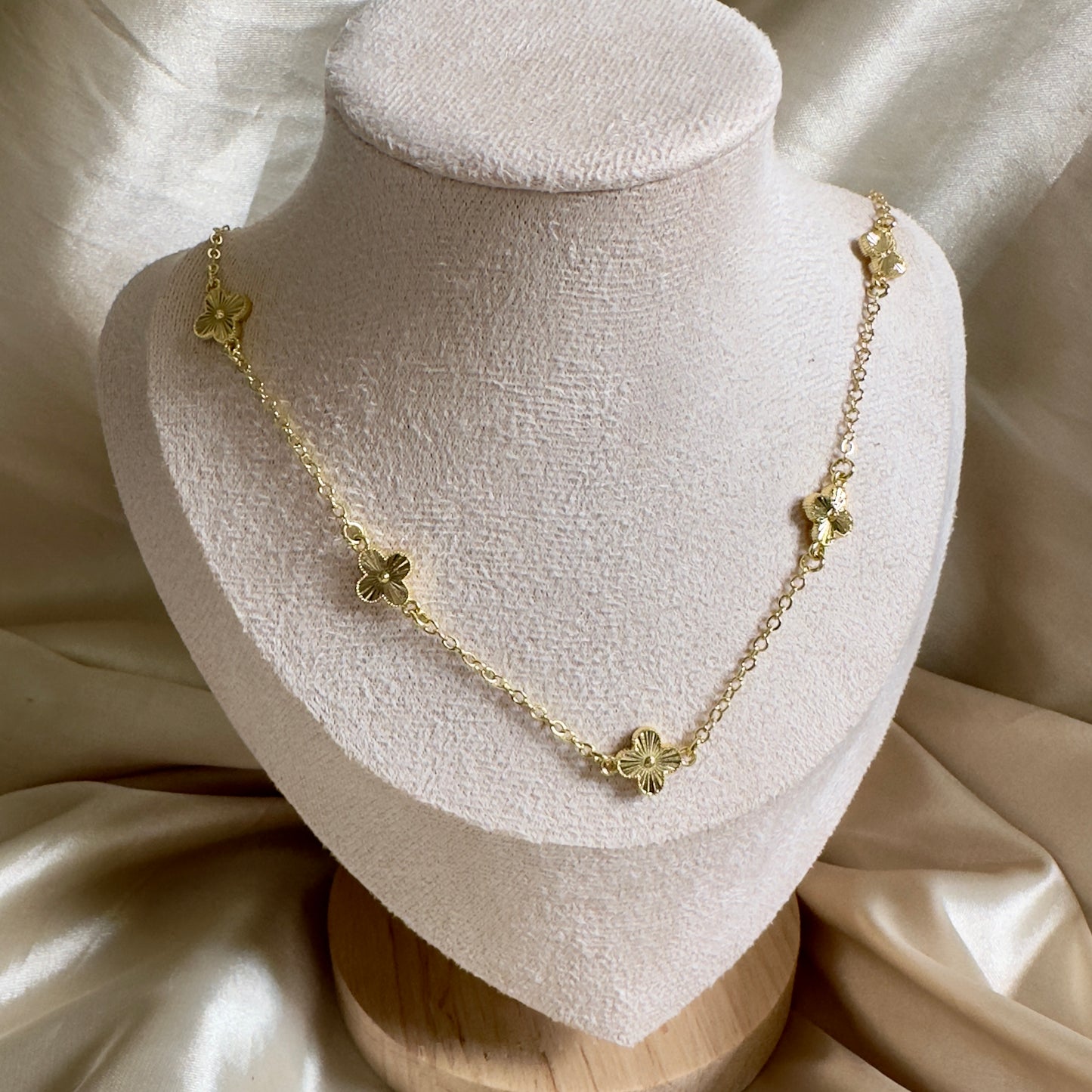 Collar mini trébol dorado