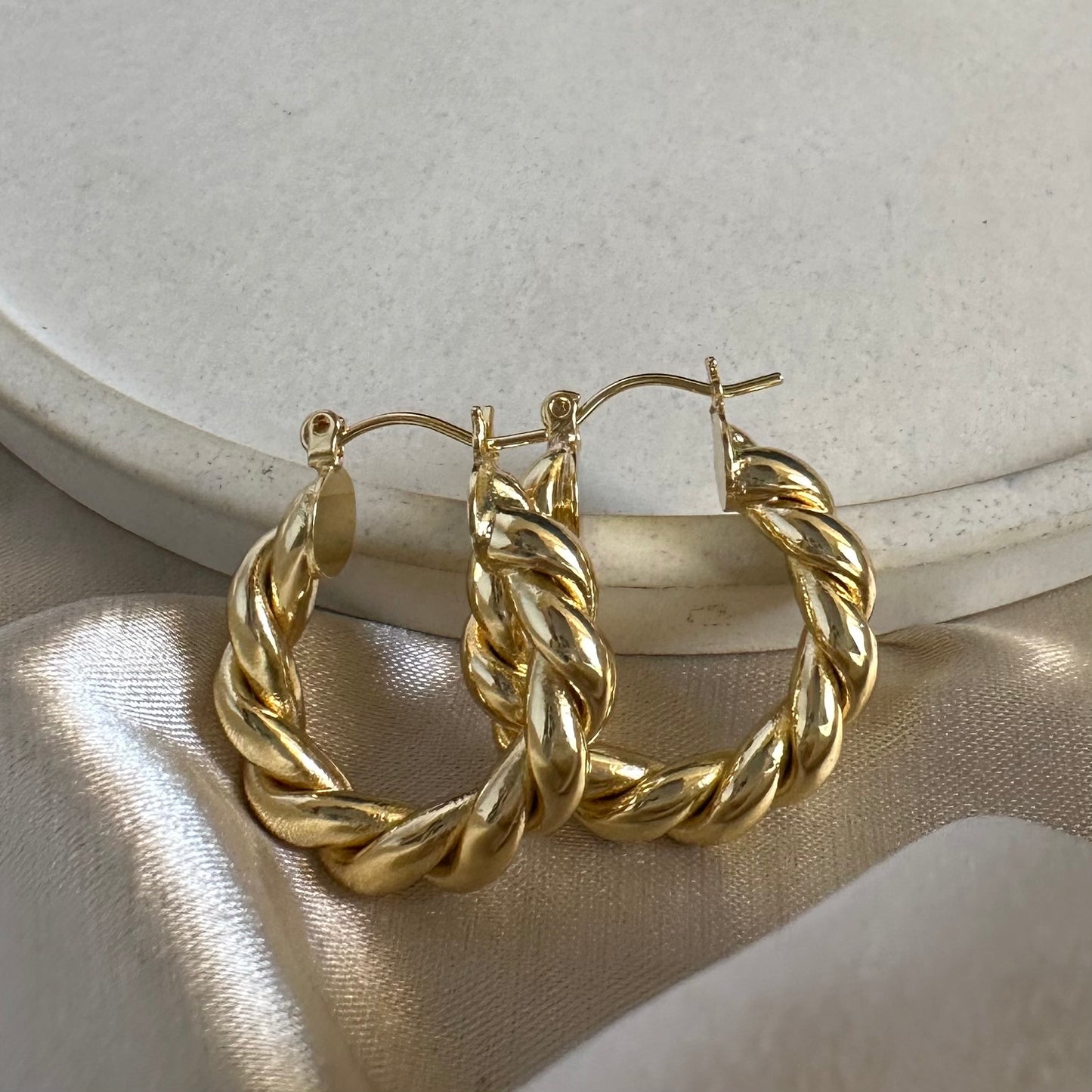 Candongas entrelazadas