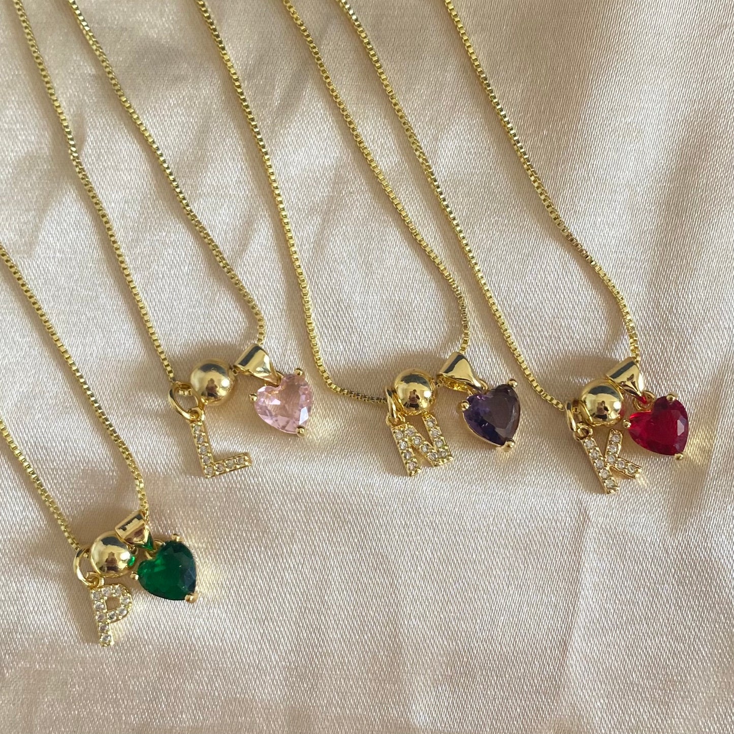 Cadena inicial corazones