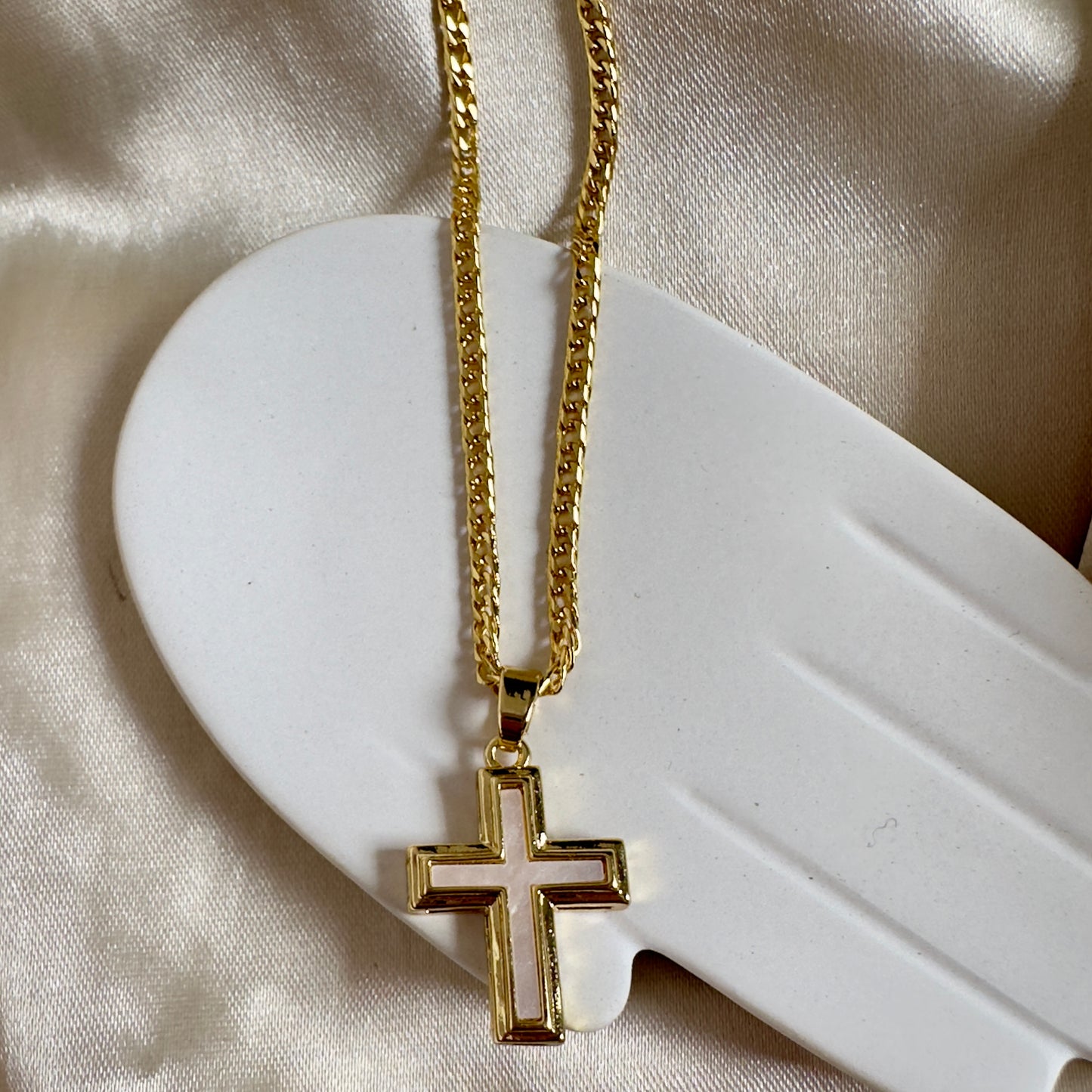Cadena cruz nácar