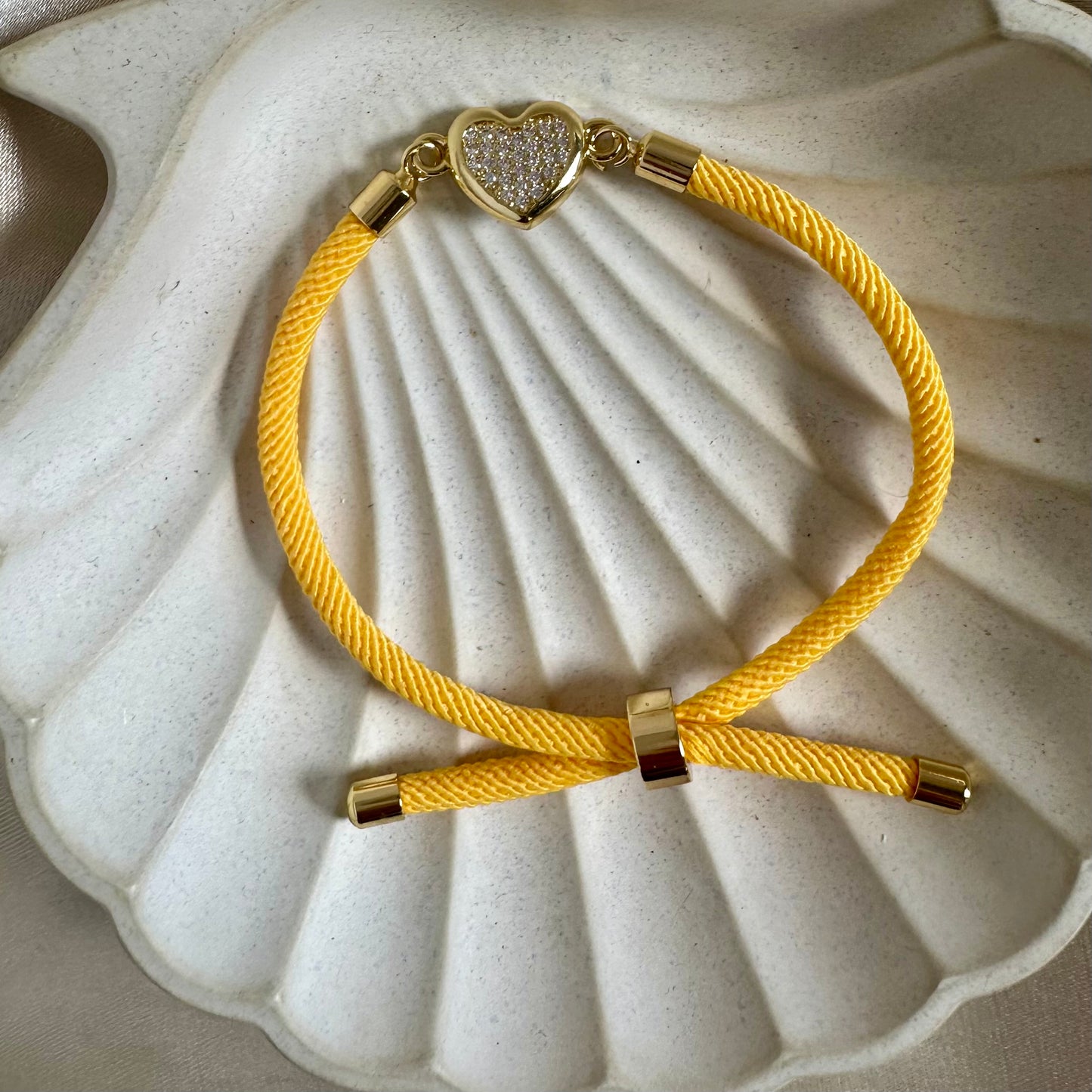 Manilla corazón amarilla