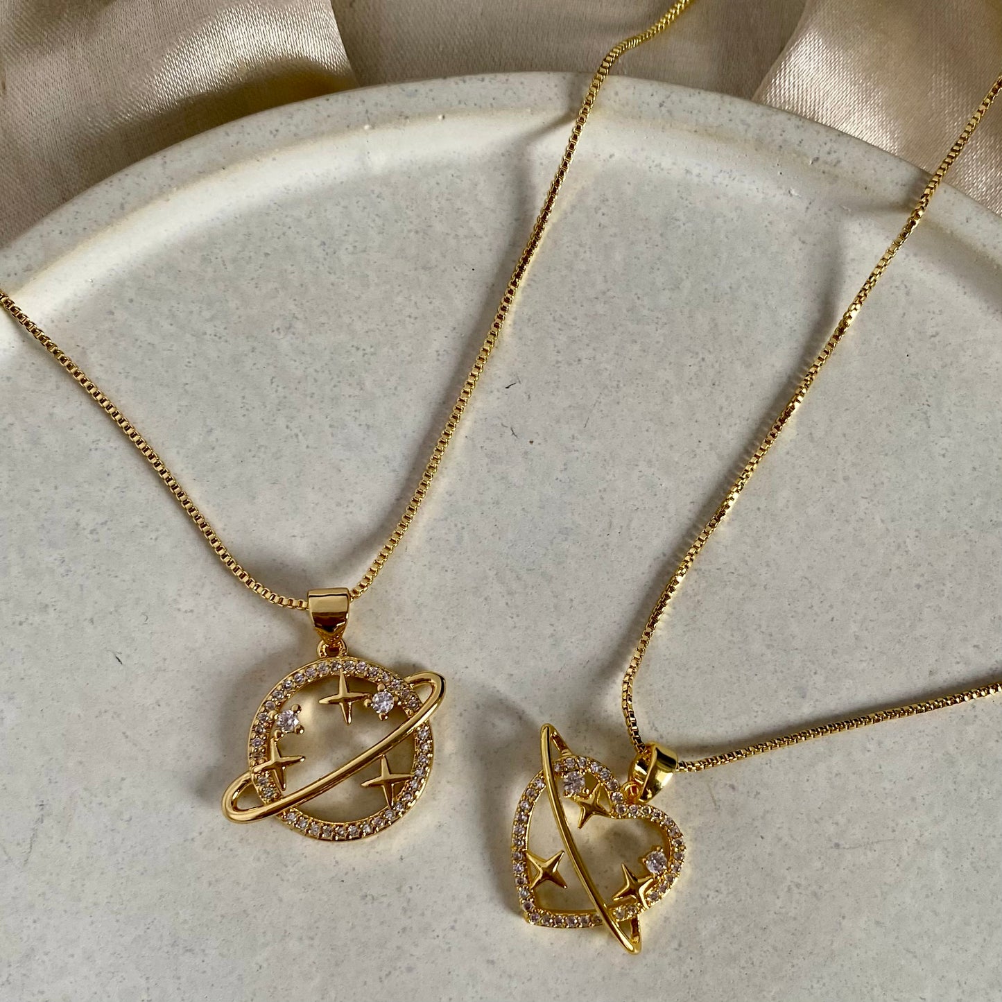 Cadena planeta Saturno