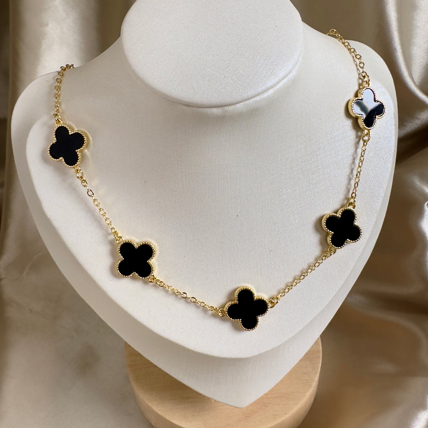 Collar trébol colores