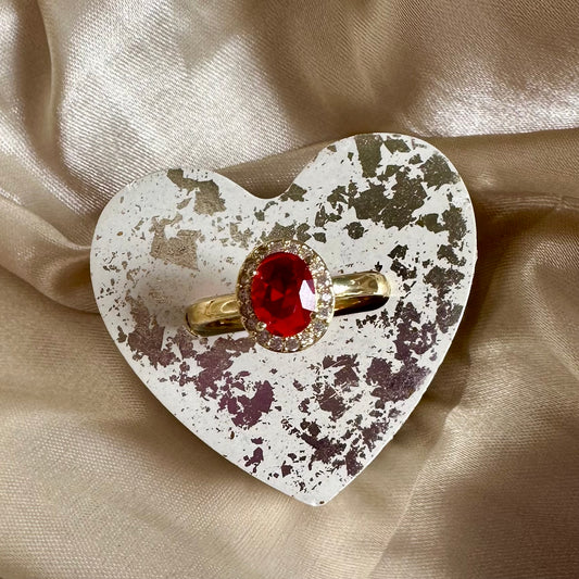 Anillo ovalado rojo rubí