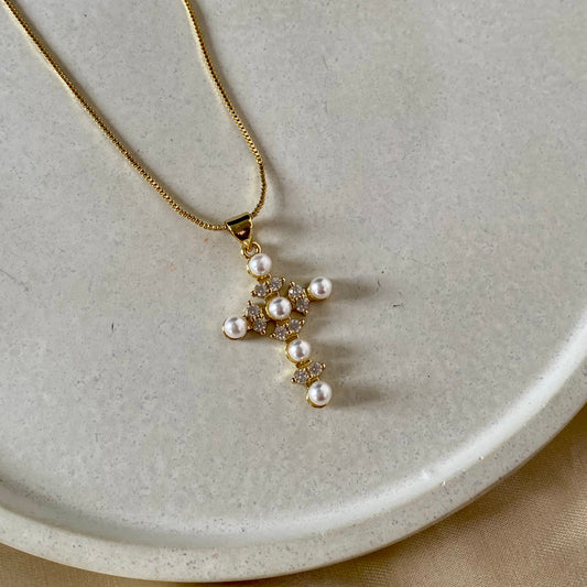 Cadena cruz perlas y circones