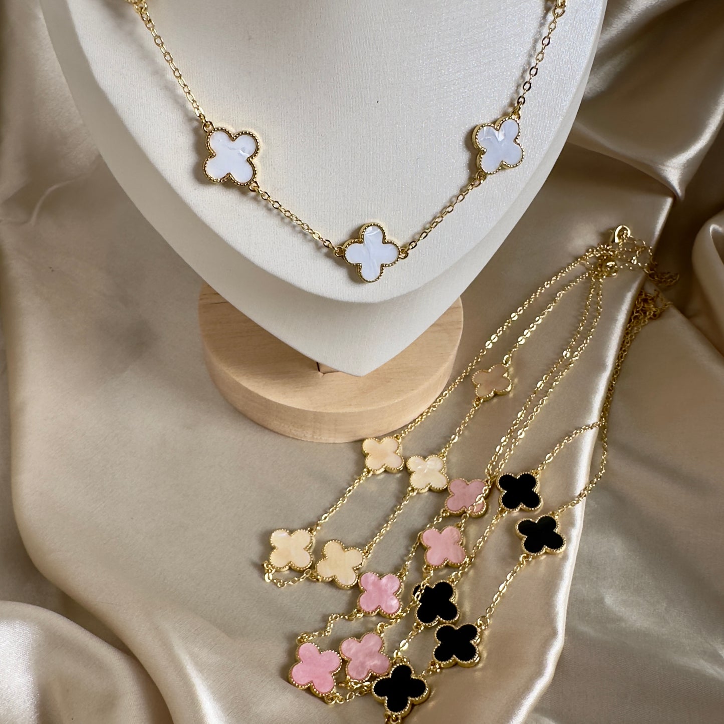 Collar trébol colores