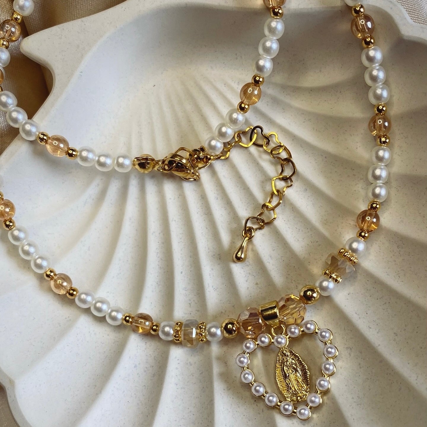 Collar perlas corazón Guadalupe