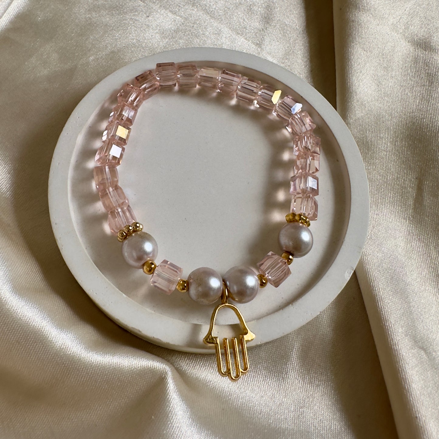 Pulseras en piedras con dije