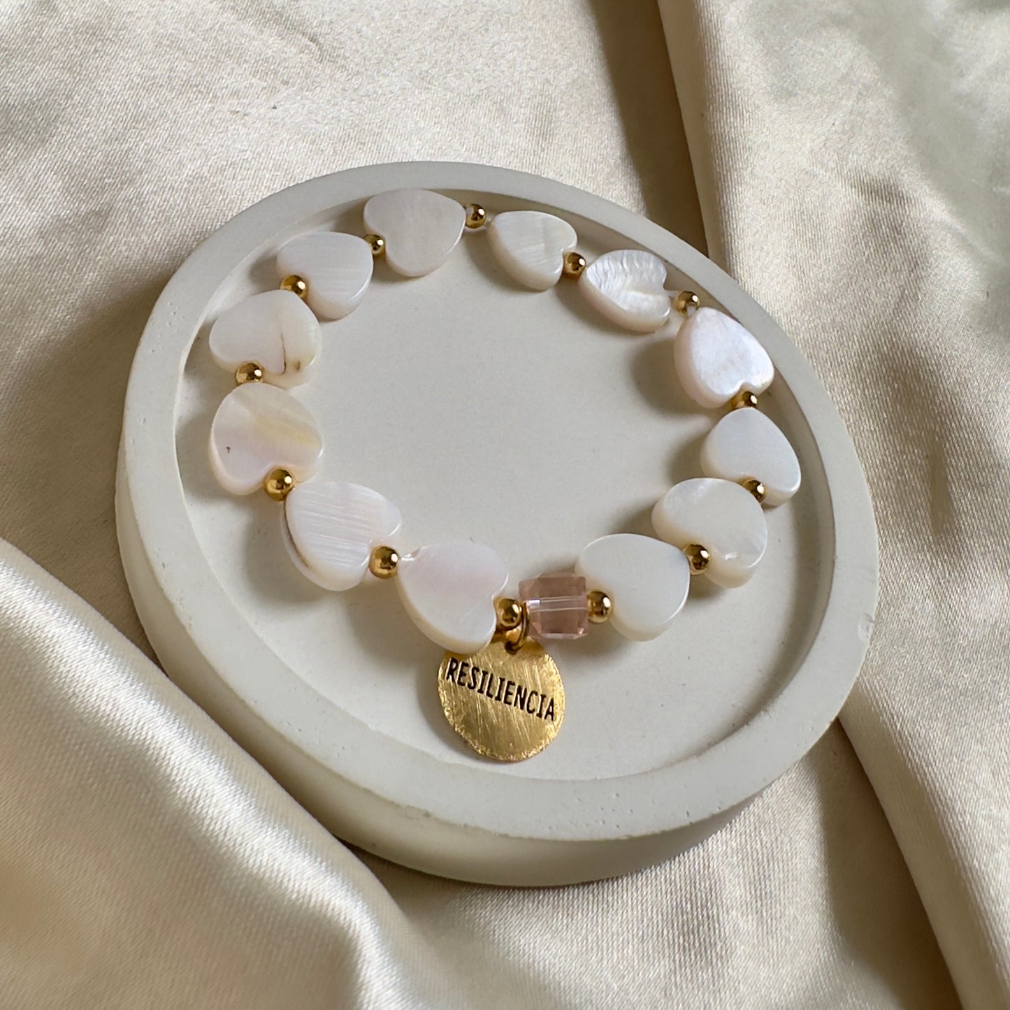 Pulseras en piedras con dije