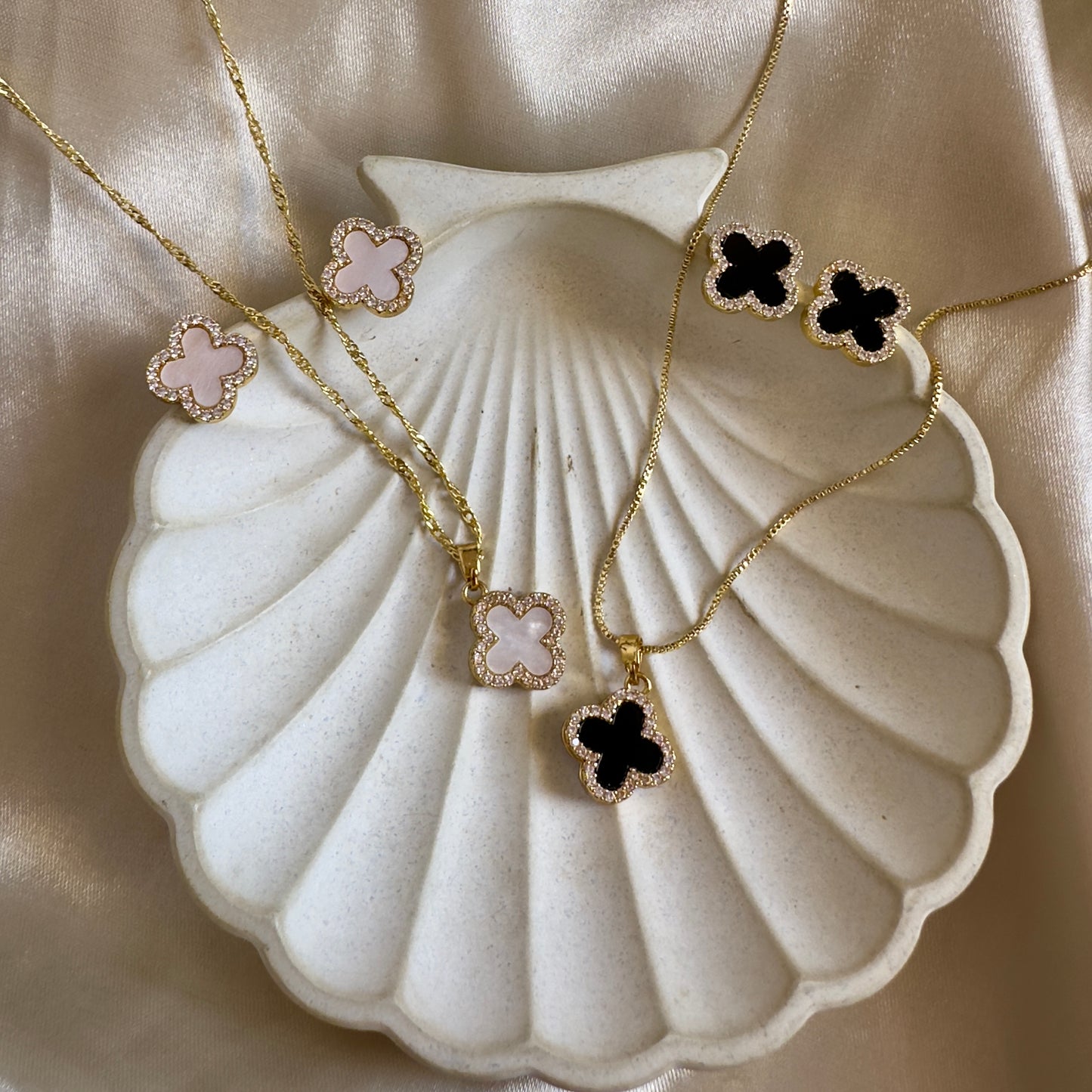 Set trébol circones blanco y negro