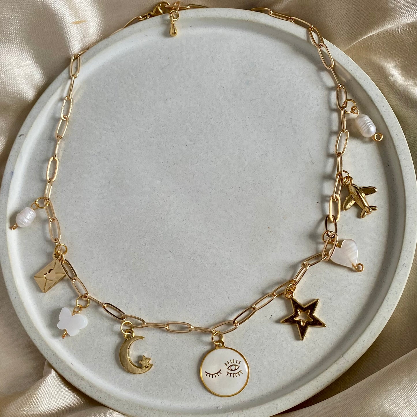 Cadena multidijes blanco dorado