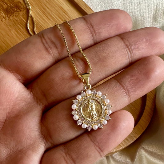 Cadena Guadalupe circones y perlas
