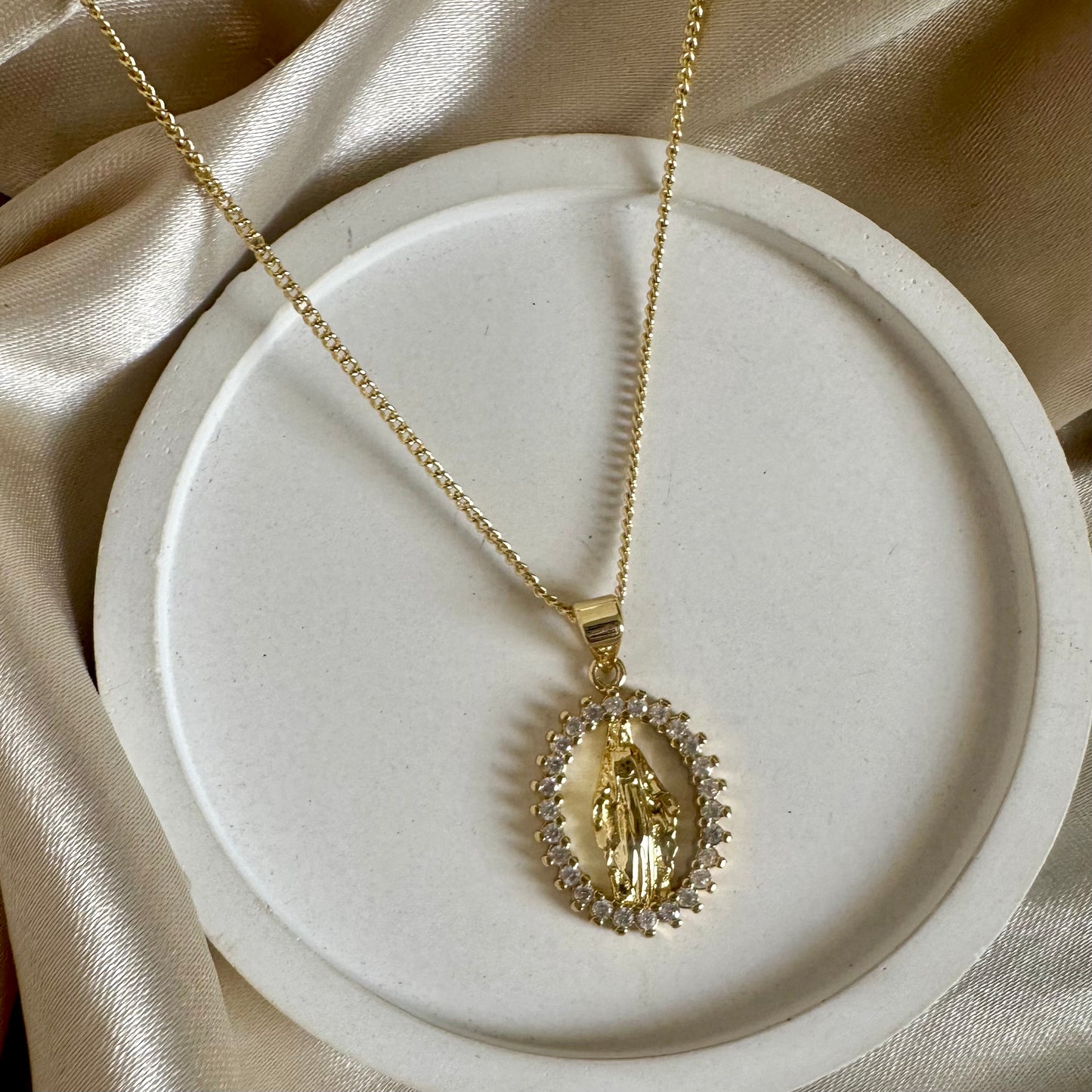 Cadena virgen milagrosa