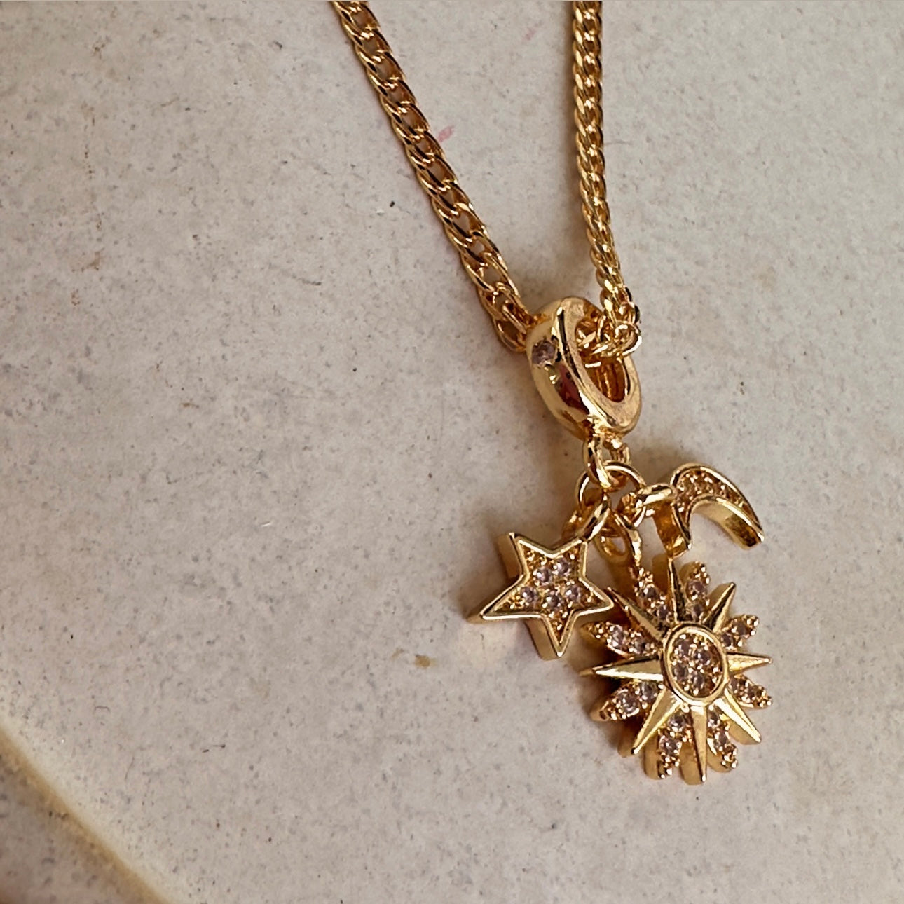 Cadena triple dije universo