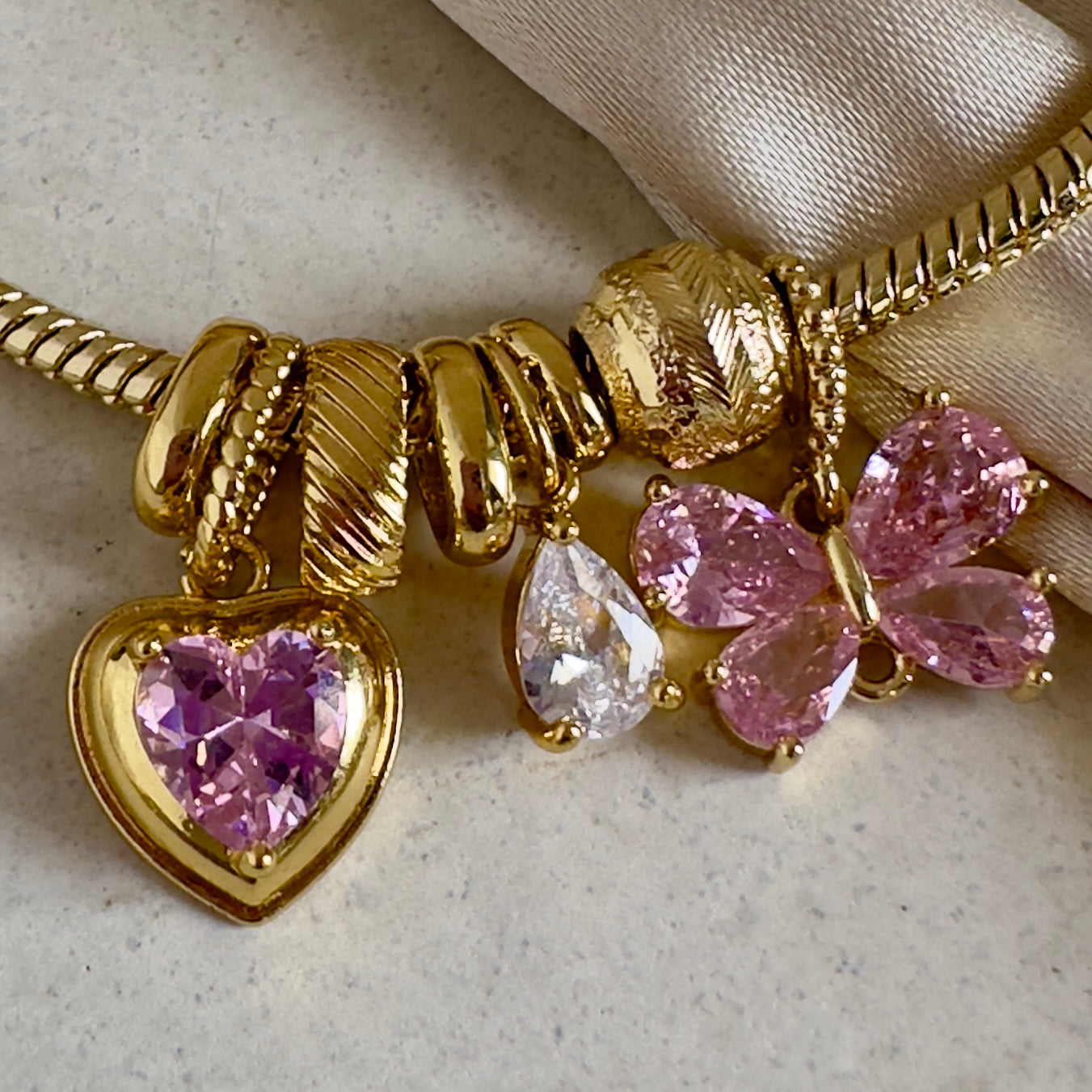 Pulsera corazón mariposa rosa