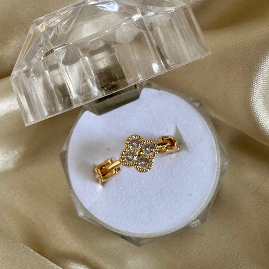 Anillo trébol circones