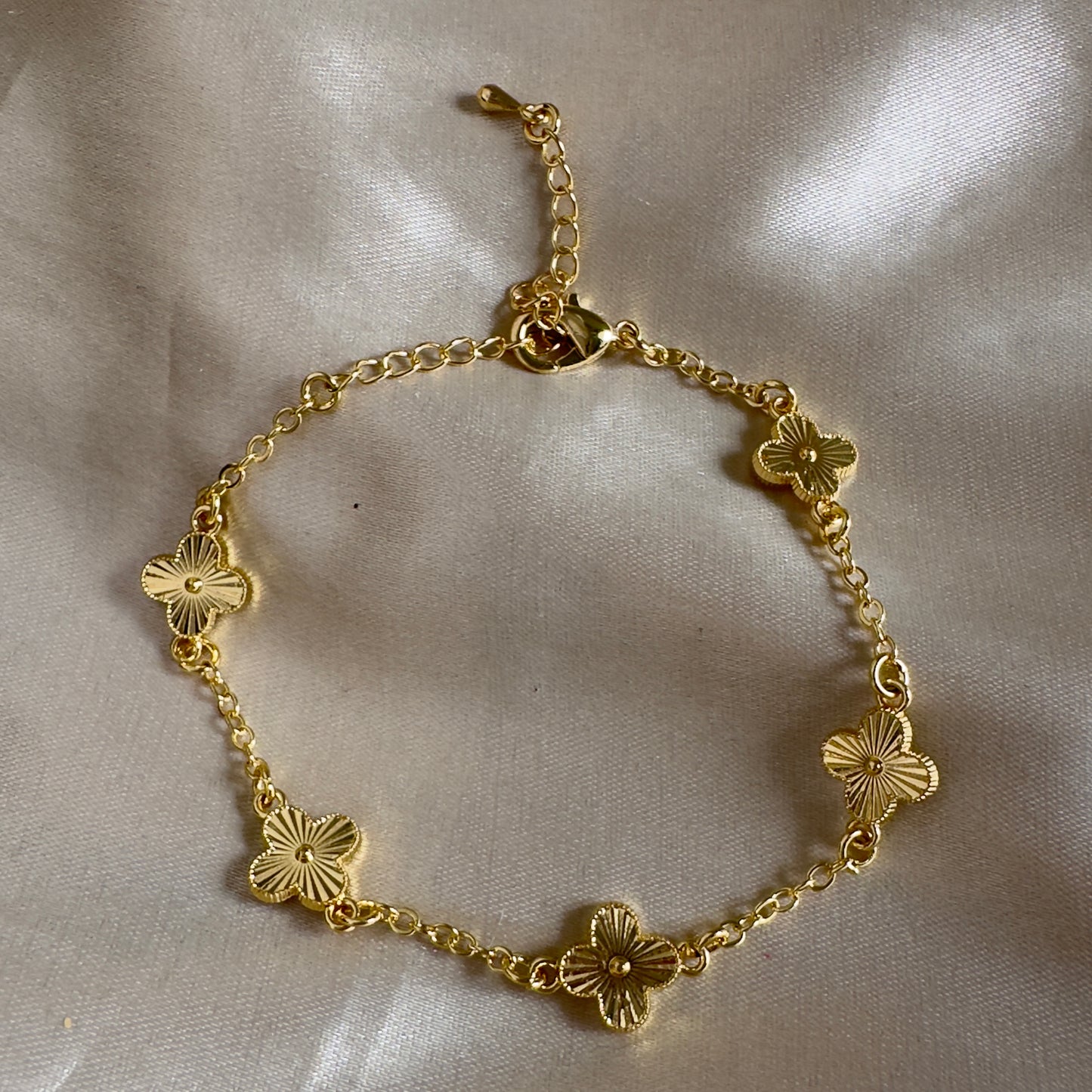 Pulsera mini trebol dorado