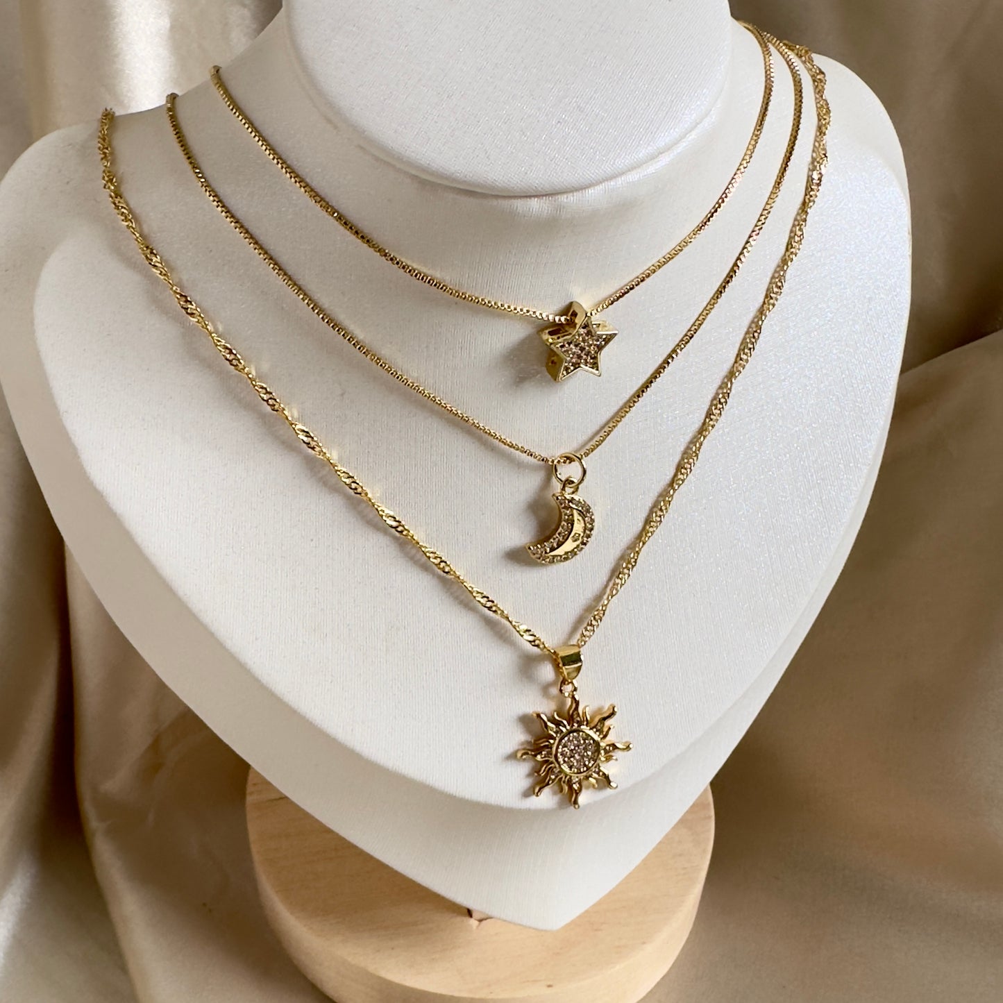 Cadenas estrella sol y luna