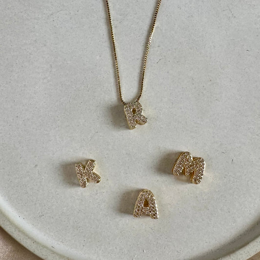 Cadena letra mediana circones