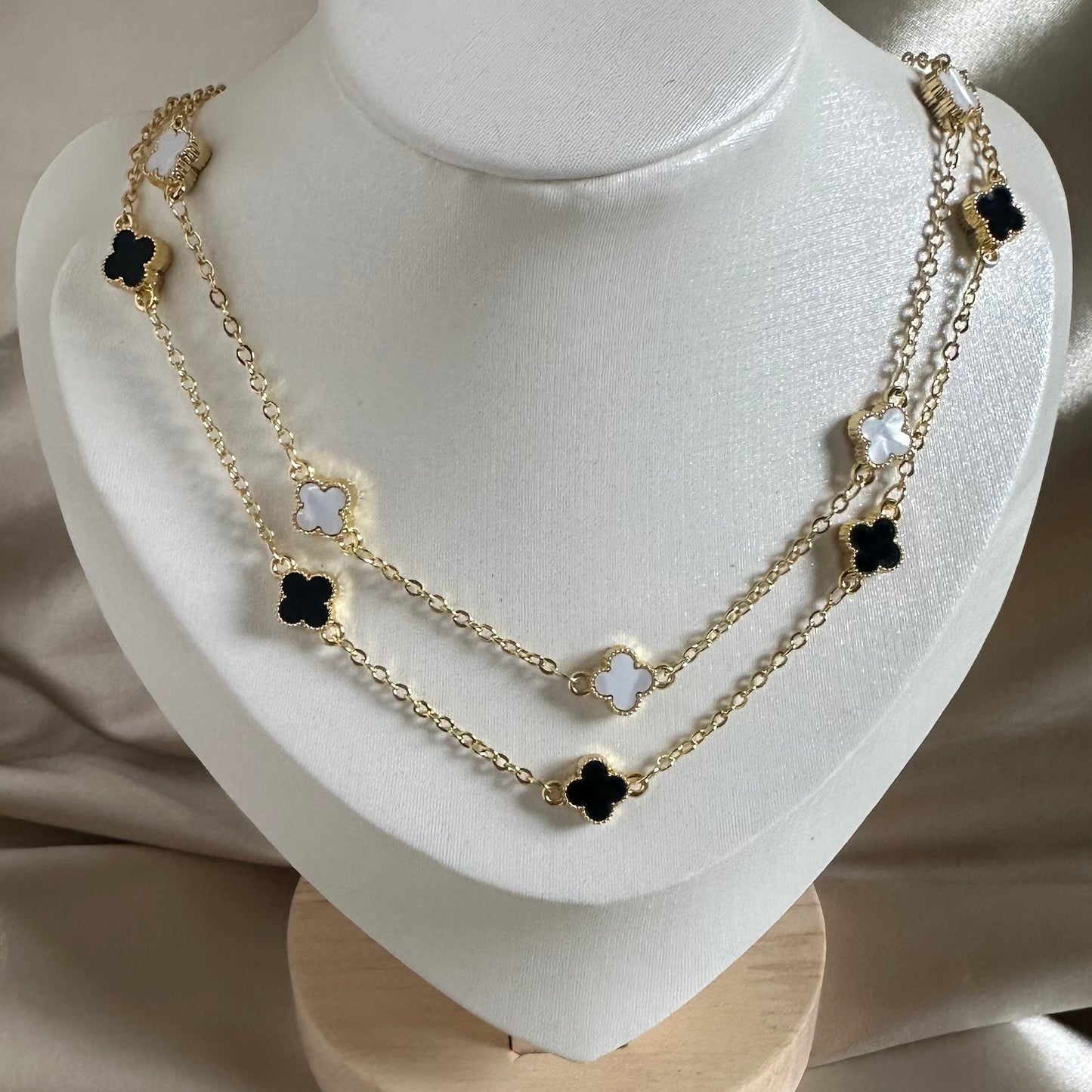 Collar mini Treboles
