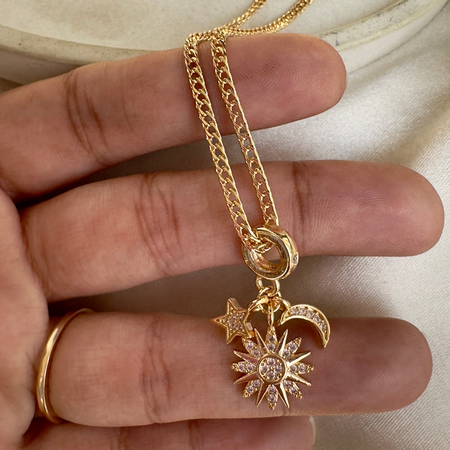 Cadena triple dije universo