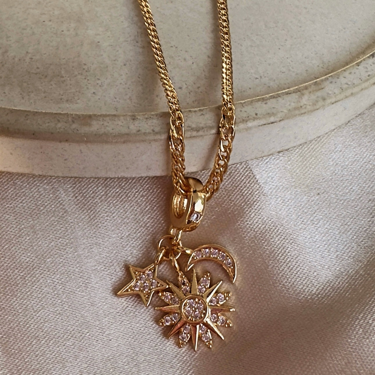 Cadena triple dije universo