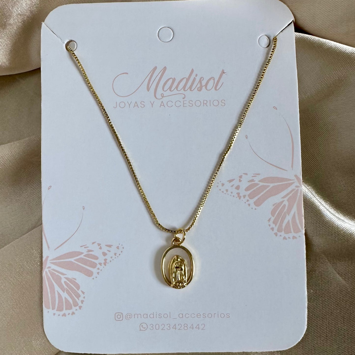 Cadena virgen fondo nácar