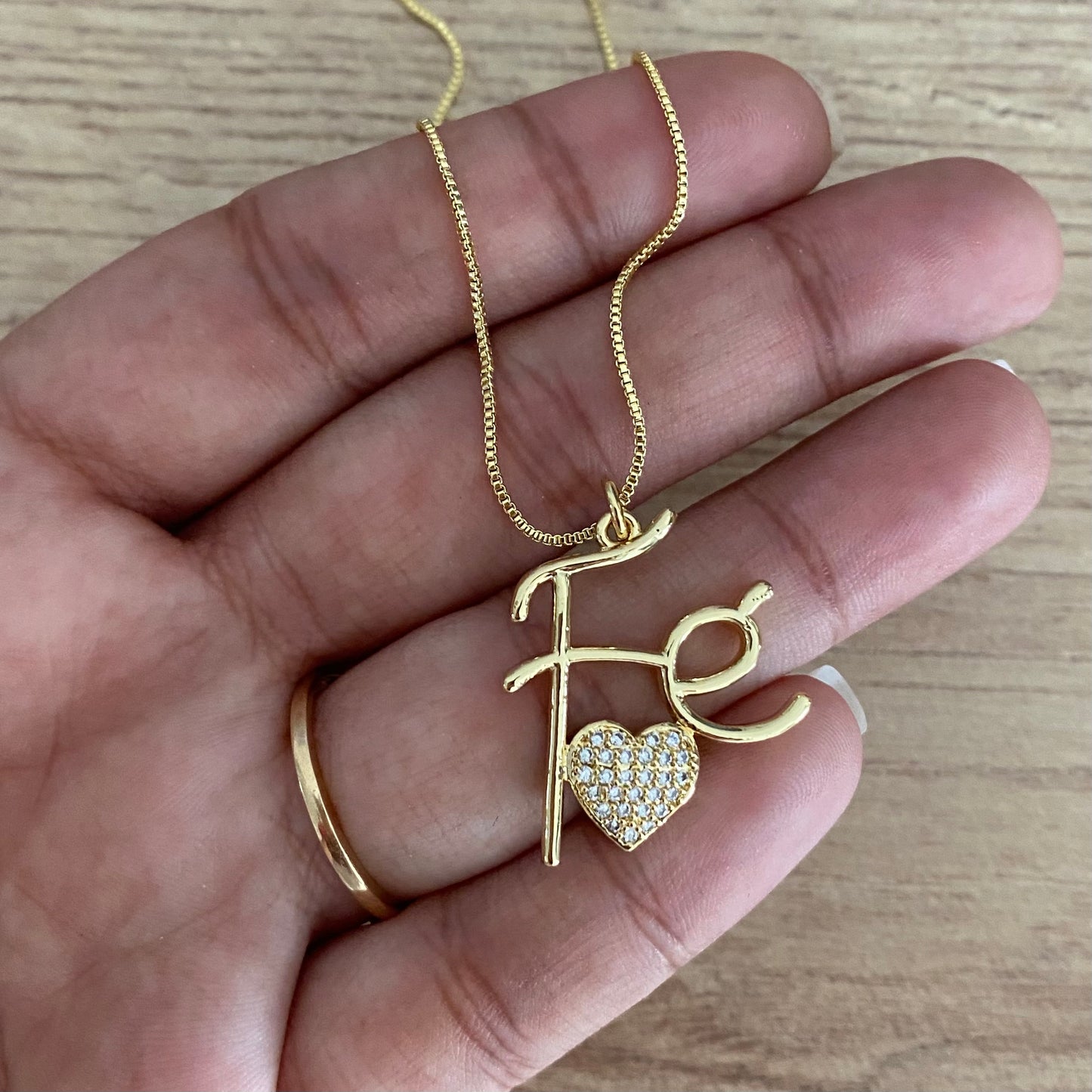 Cadena fe corazón