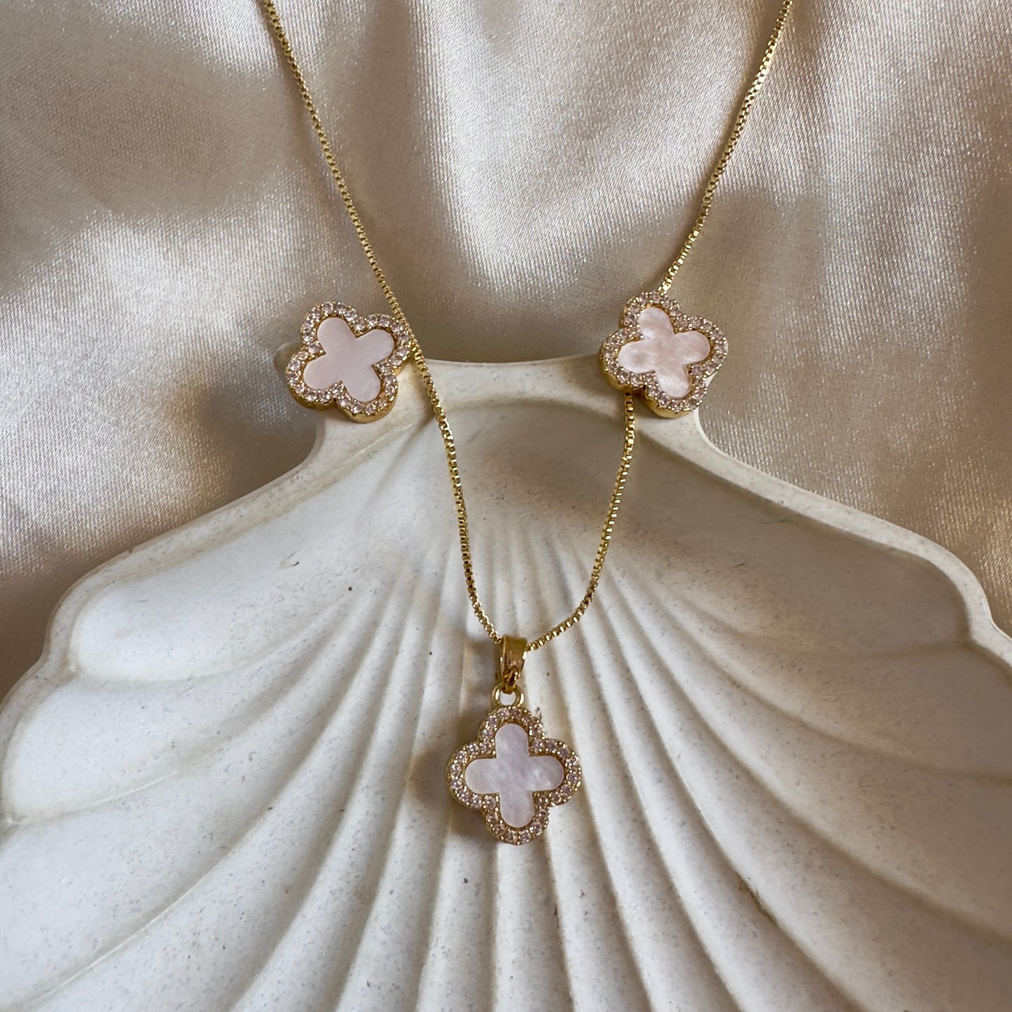 Set trébol circones blanco y negro