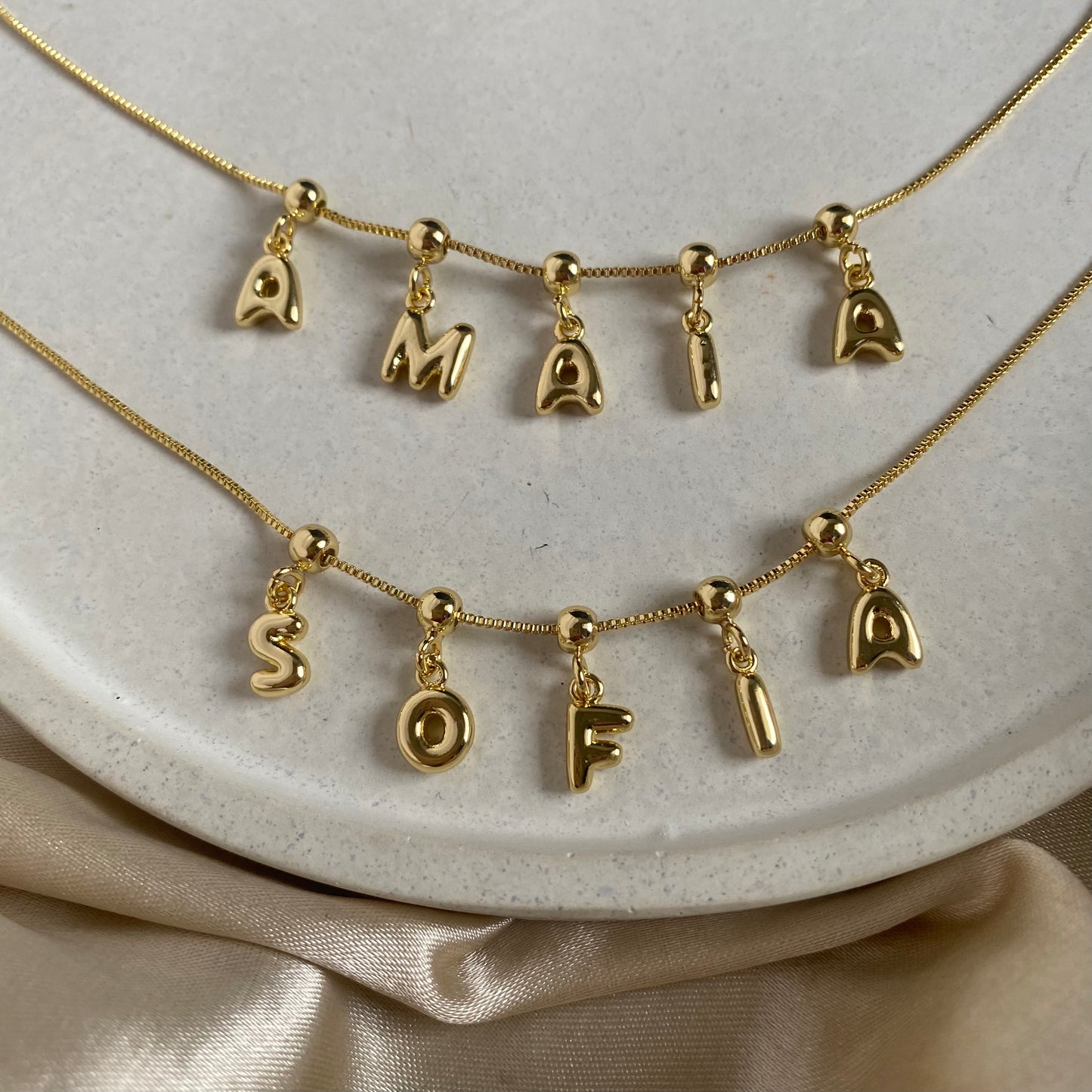 Cadena nombre 5 letras