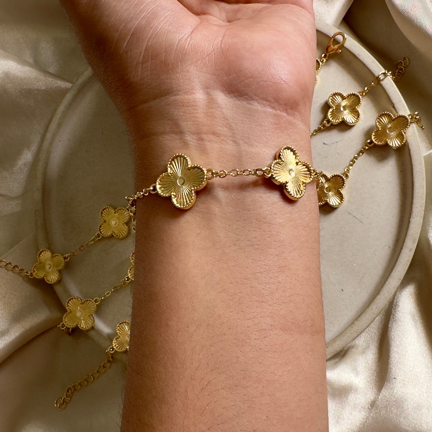 Pulsera trébol dorado V2