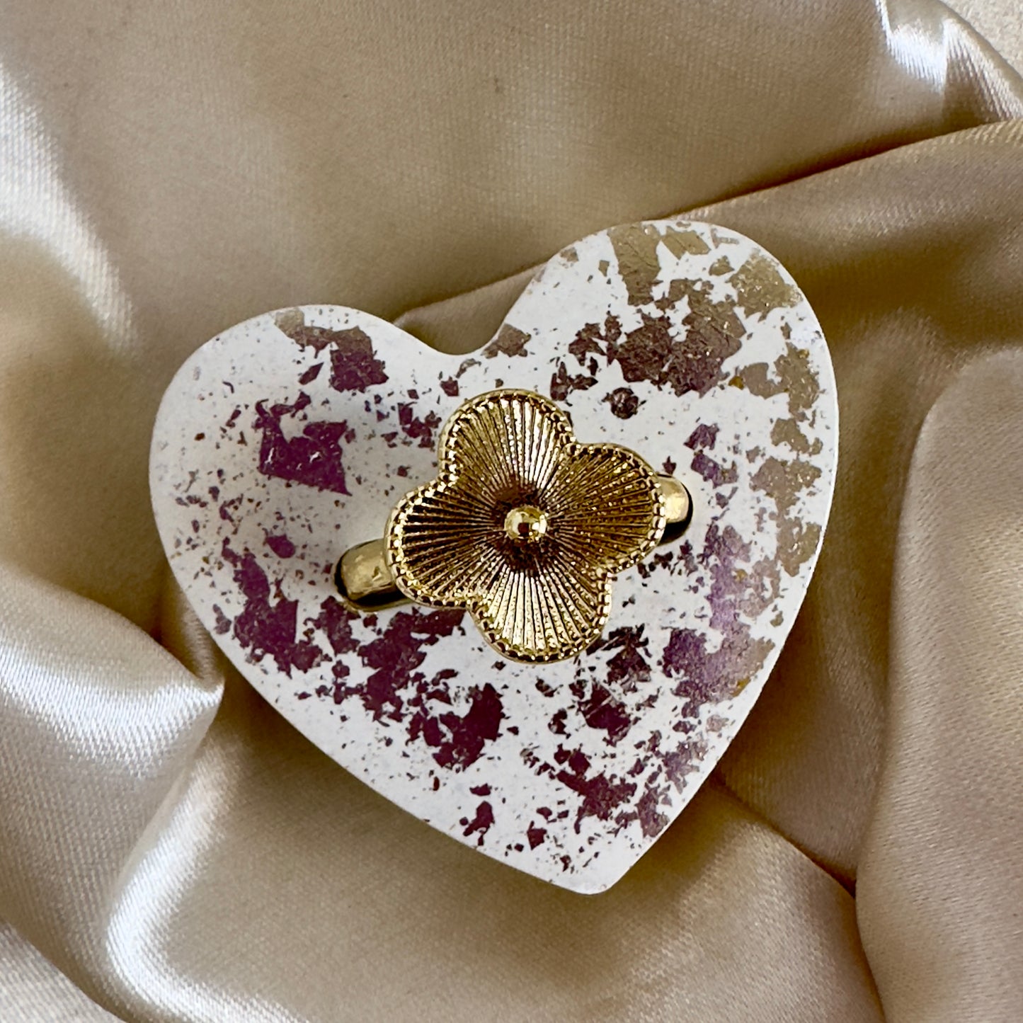 Anillo trébol dorado