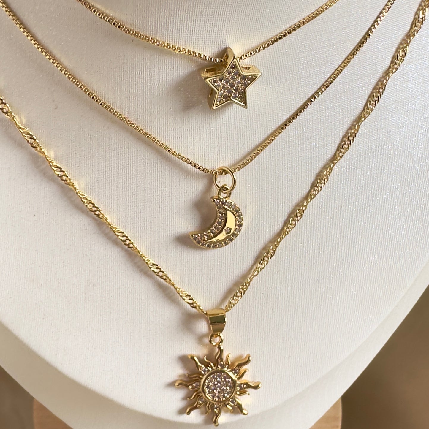Cadenas estrella sol y luna